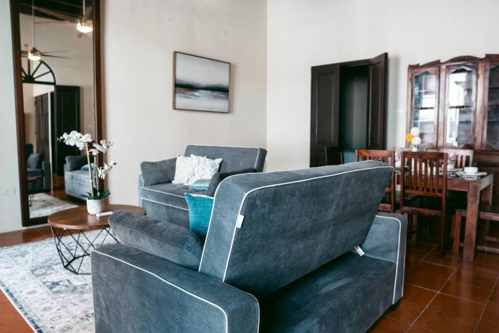 Colonial Style Apt Located In Great Location Osj Apartment