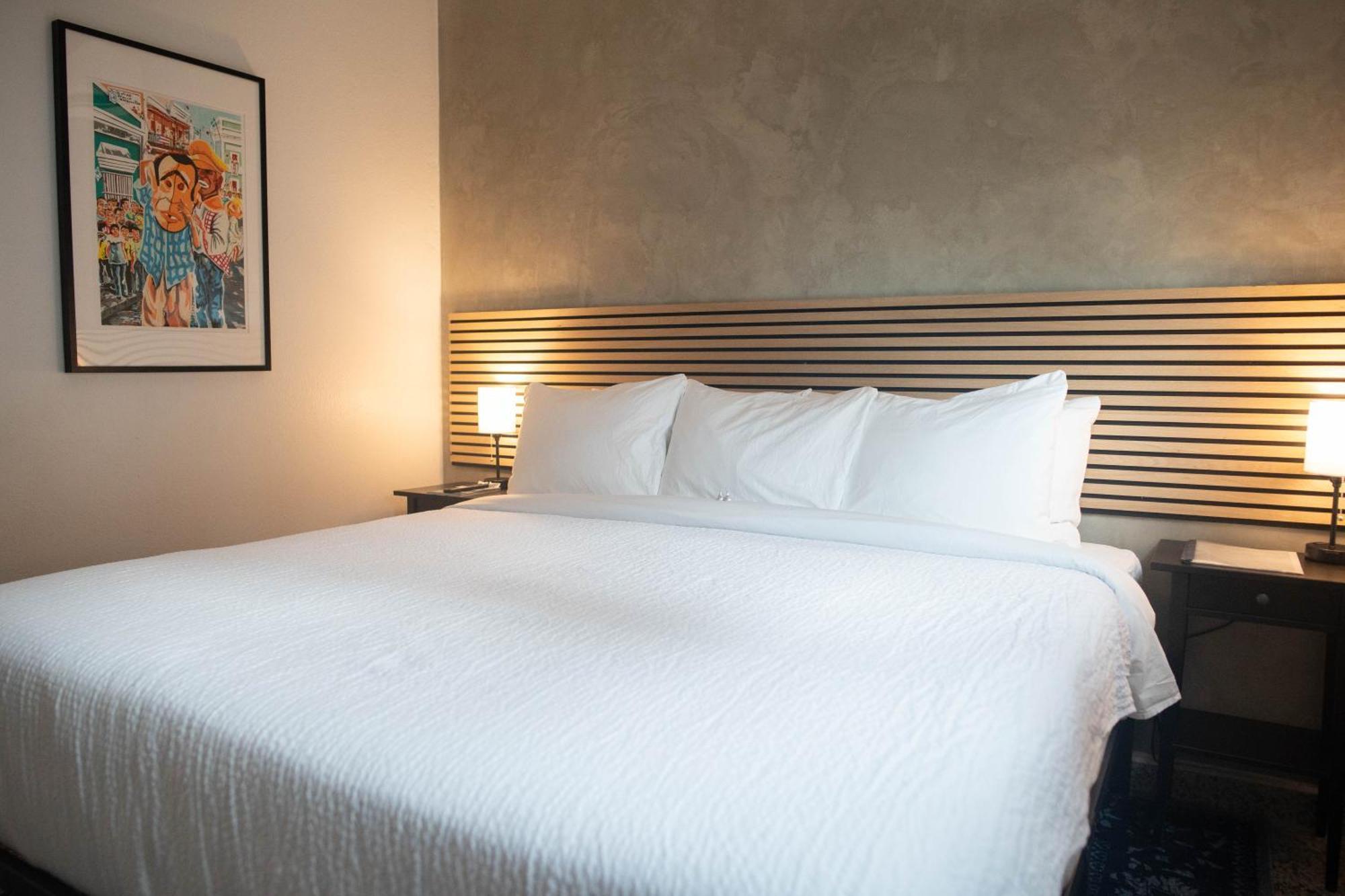 The Looking Glass Hotel 3*