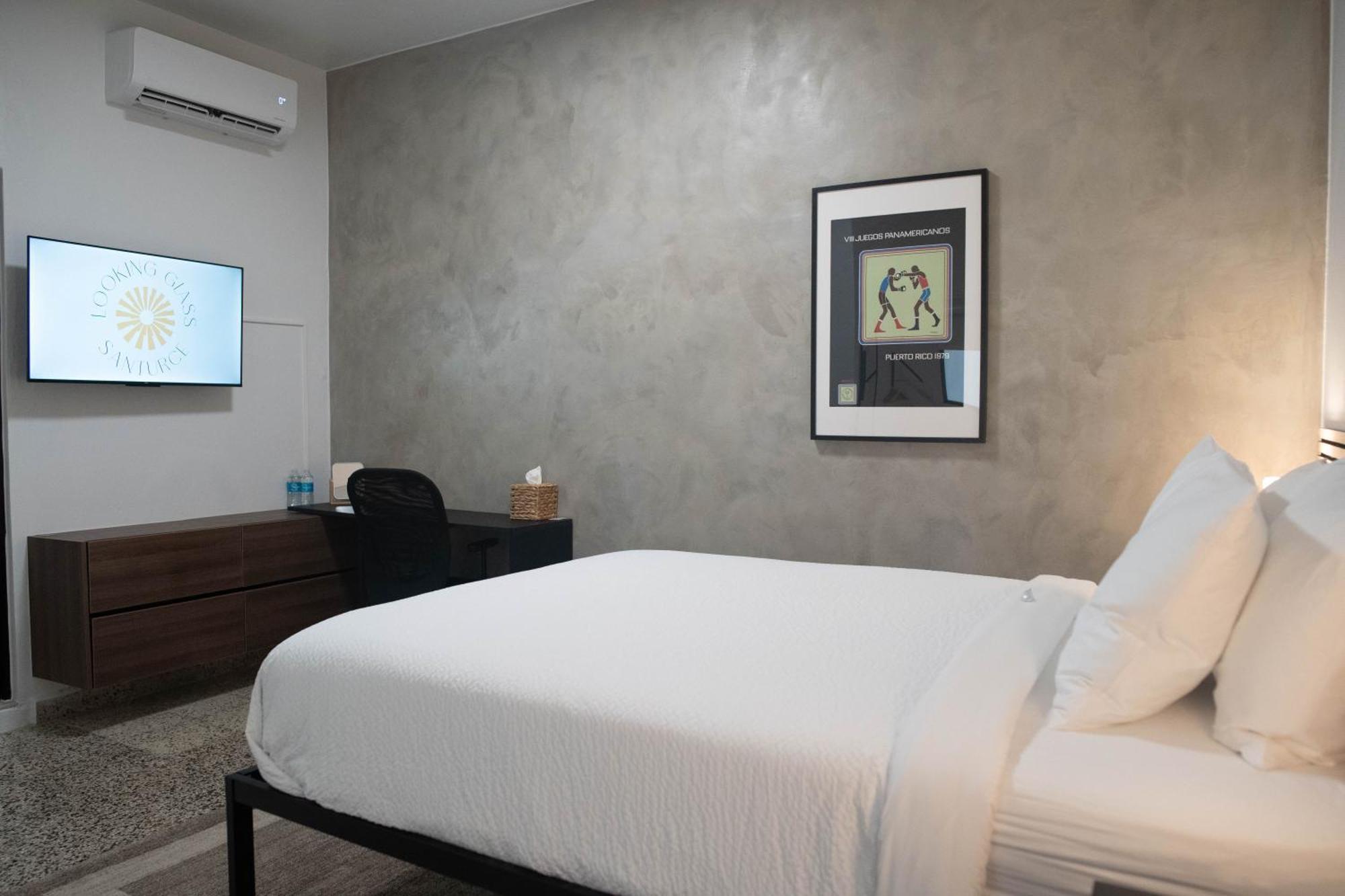 Hotel The Looking Glass