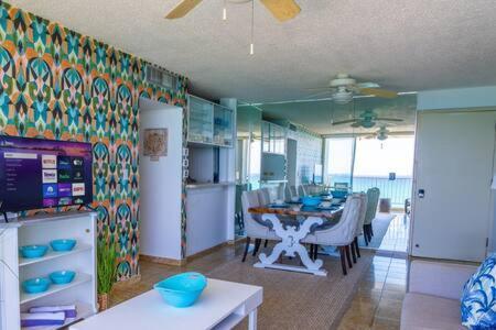 Luxury Beachfront With Pool And Beachview Balcony Apartment San Juan