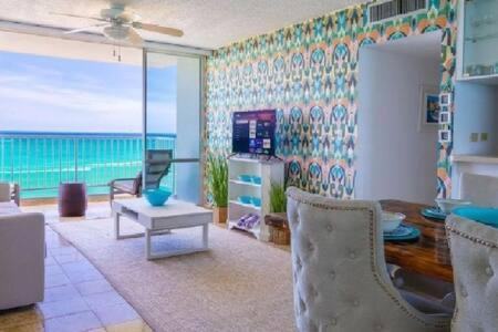 Luxury Beachfront With Pool And Beachview Balcony Apartment San Juan