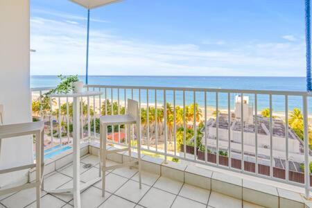 Bohemian Vibes - Beachfront Getaway+parking Apartment