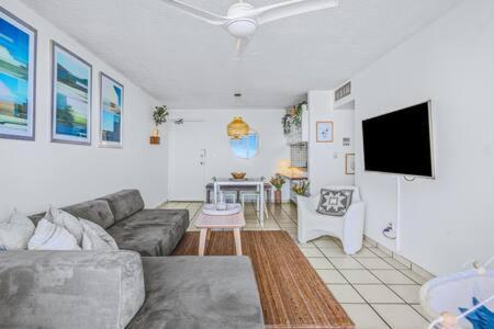 Bohemian Vibes - Beachfront Getaway+parking San Juan