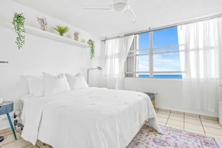 Apartment Bohemian Vibes - Beachfront Getaway+parking *