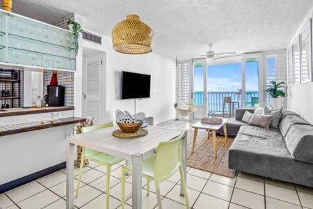 Bohemian Vibes - Beachfront Getaway+parking * San Juan