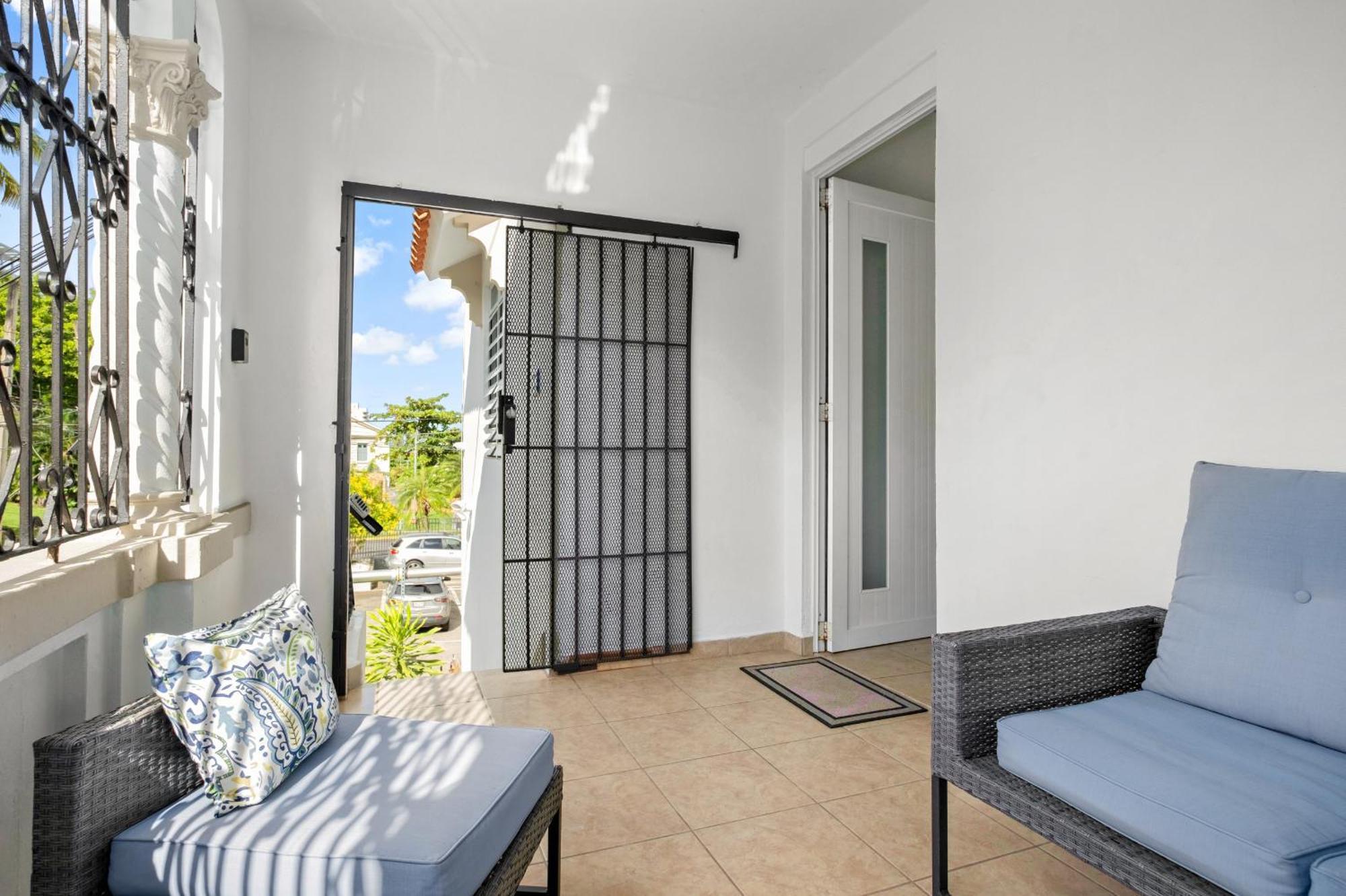 Apartment Prime Location At Condado With Rooftop Oasis - 2&3 *