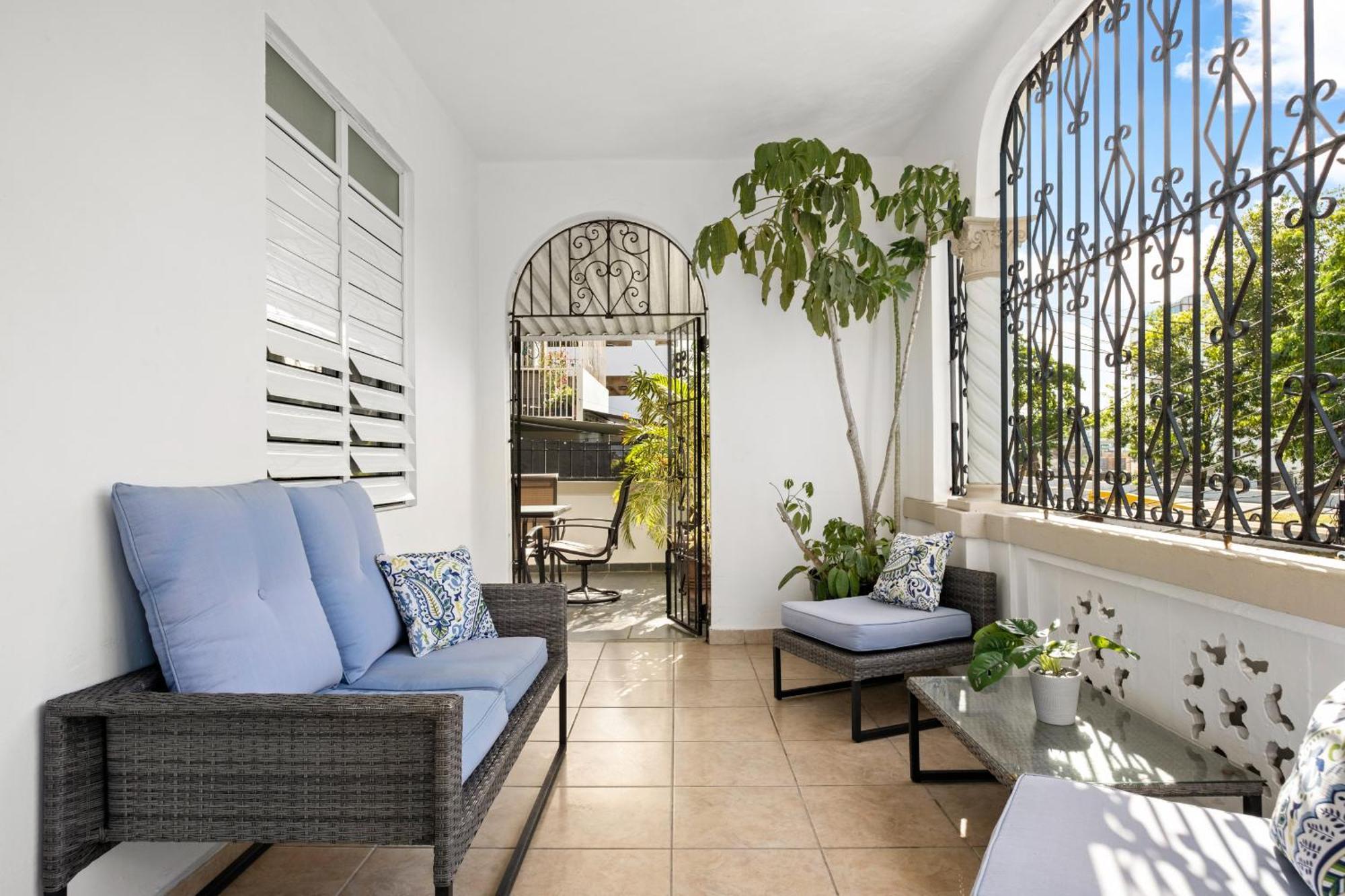 Prime Location At Condado With Rooftop Oasis - 2&3 Apartment *