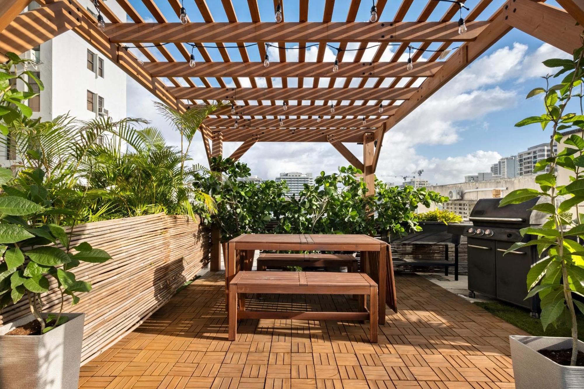 Prime Location At Condado With Rooftop Oasis - 2&3 Apartment *