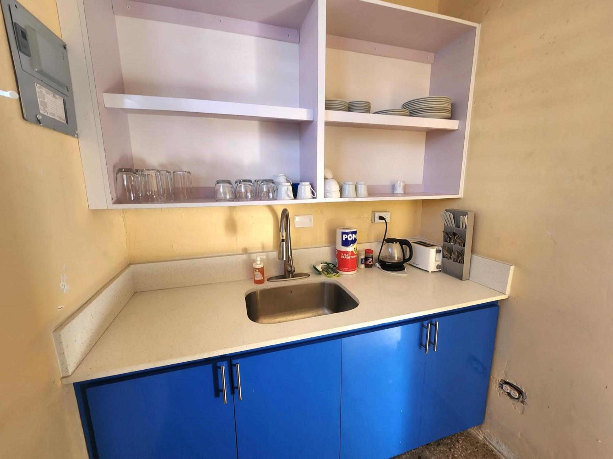 310 Del Valle Central, Freshly Remodeled 3 Bedroom Sleeps 8 Apartment