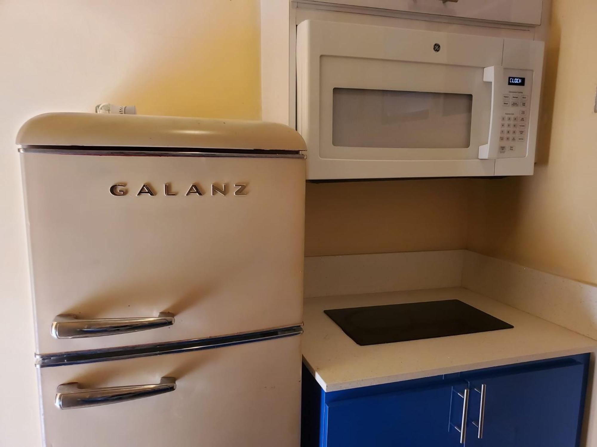 310 Del Valle Central, Freshly Remodeled 3 Bedroom Sleeps 8 * San Juan
