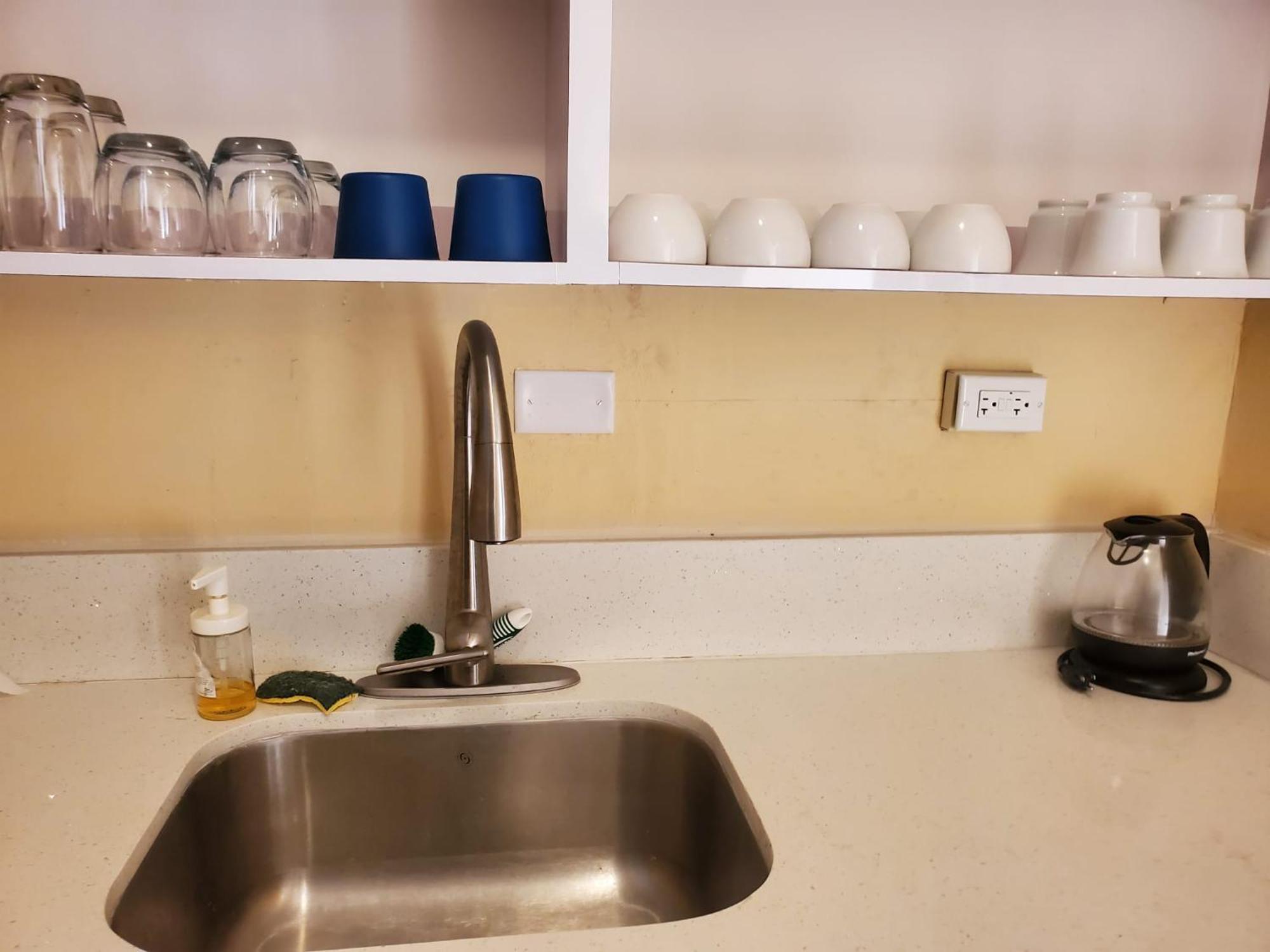 Apartment 310 Del Valle Central, Freshly Remodeled 3 Bedroom Sleeps 8 *