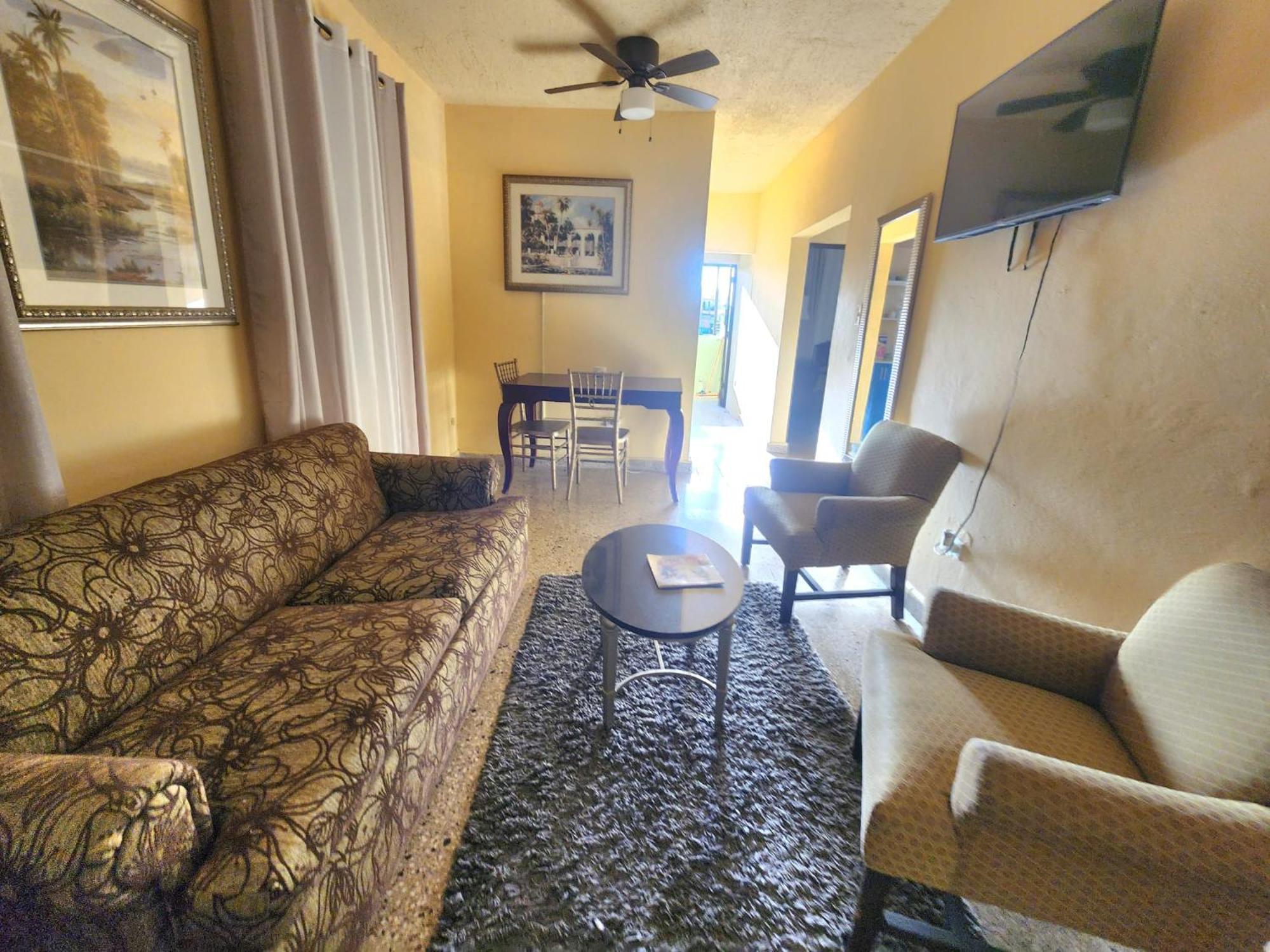 310 Del Valle Central, Freshly Remodeled 3 Bedroom Sleeps 8