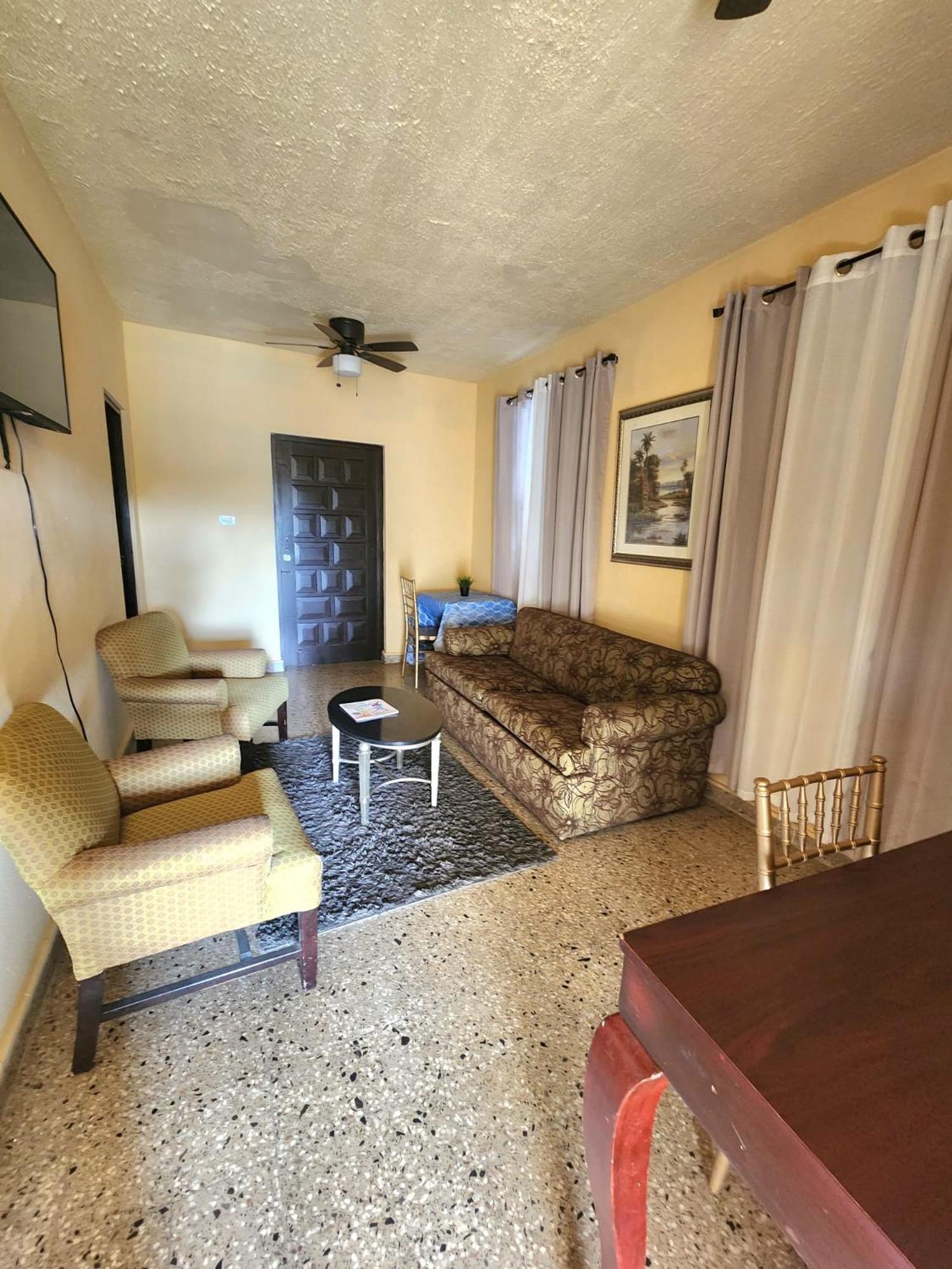310 Del Valle Central, Freshly Remodeled 3 Bedroom Sleeps 8