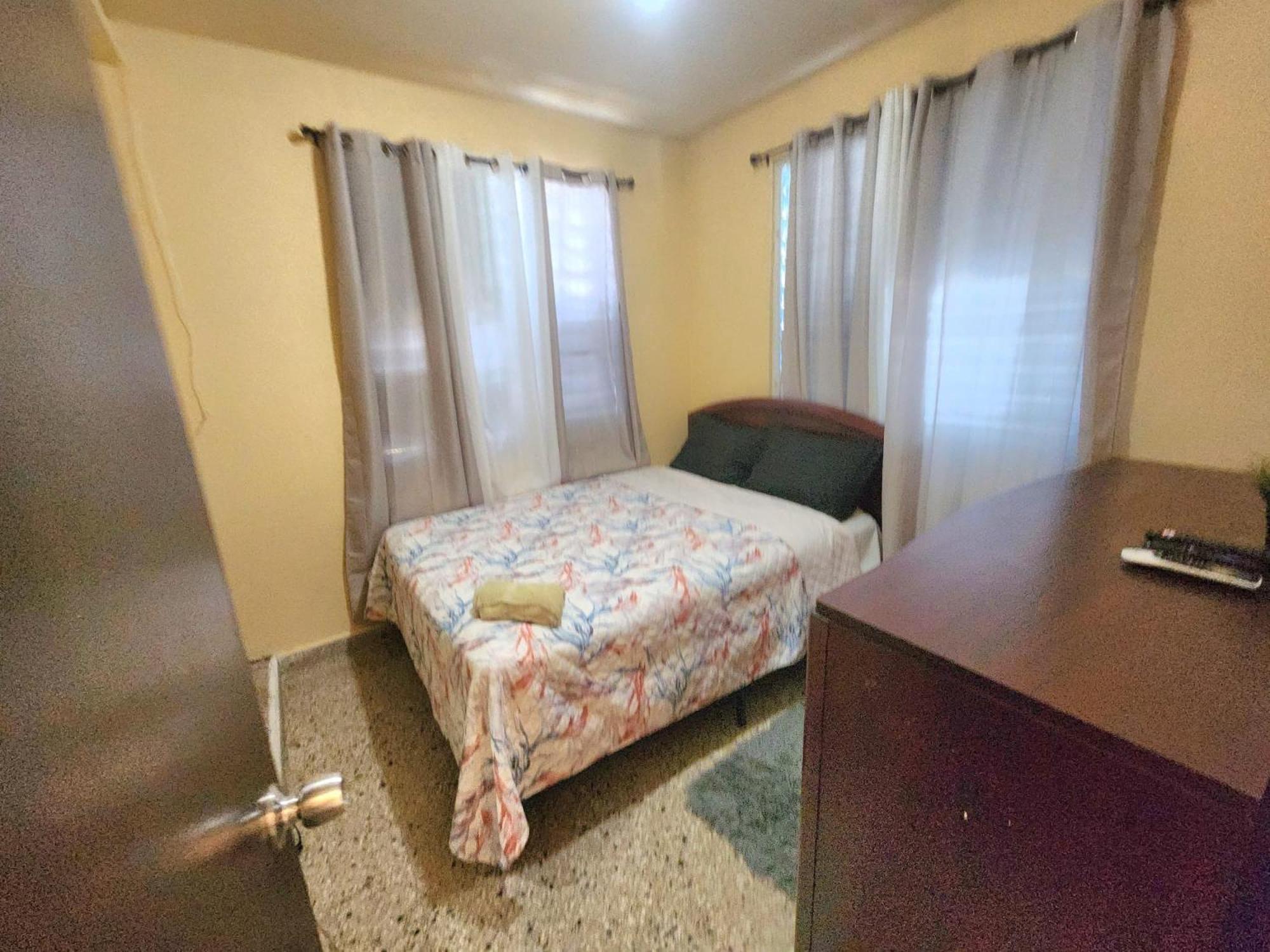 310 Del Valle Central, Freshly Remodeled 3 Bedroom Sleeps 8 Apartment *