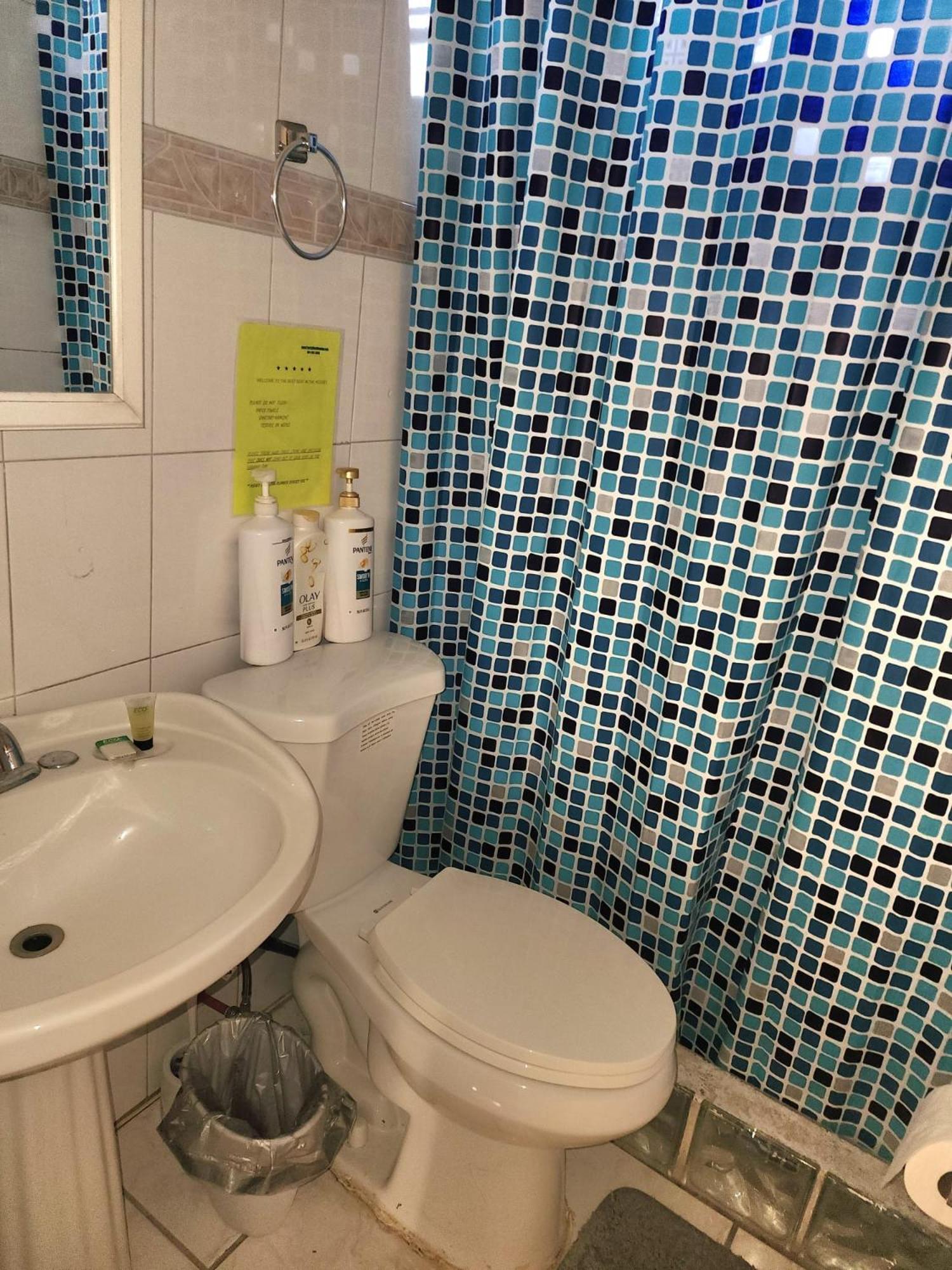 310 Del Valle Central, Freshly Remodeled 3 Bedroom Sleeps 8 *