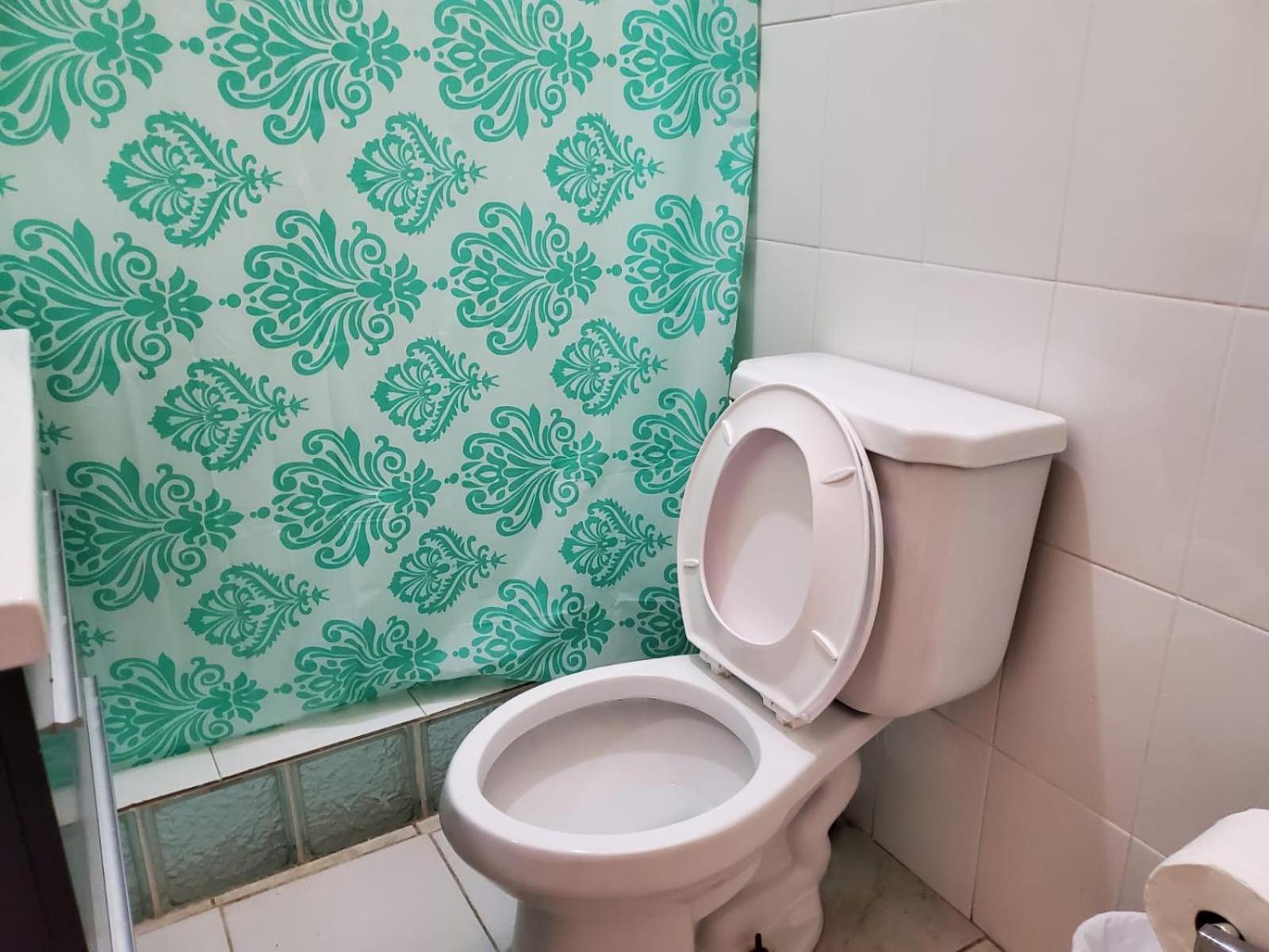Apartment Del Valle Unit 2, Economical Large Near Beach, Sleeps Up To 4 San Juan