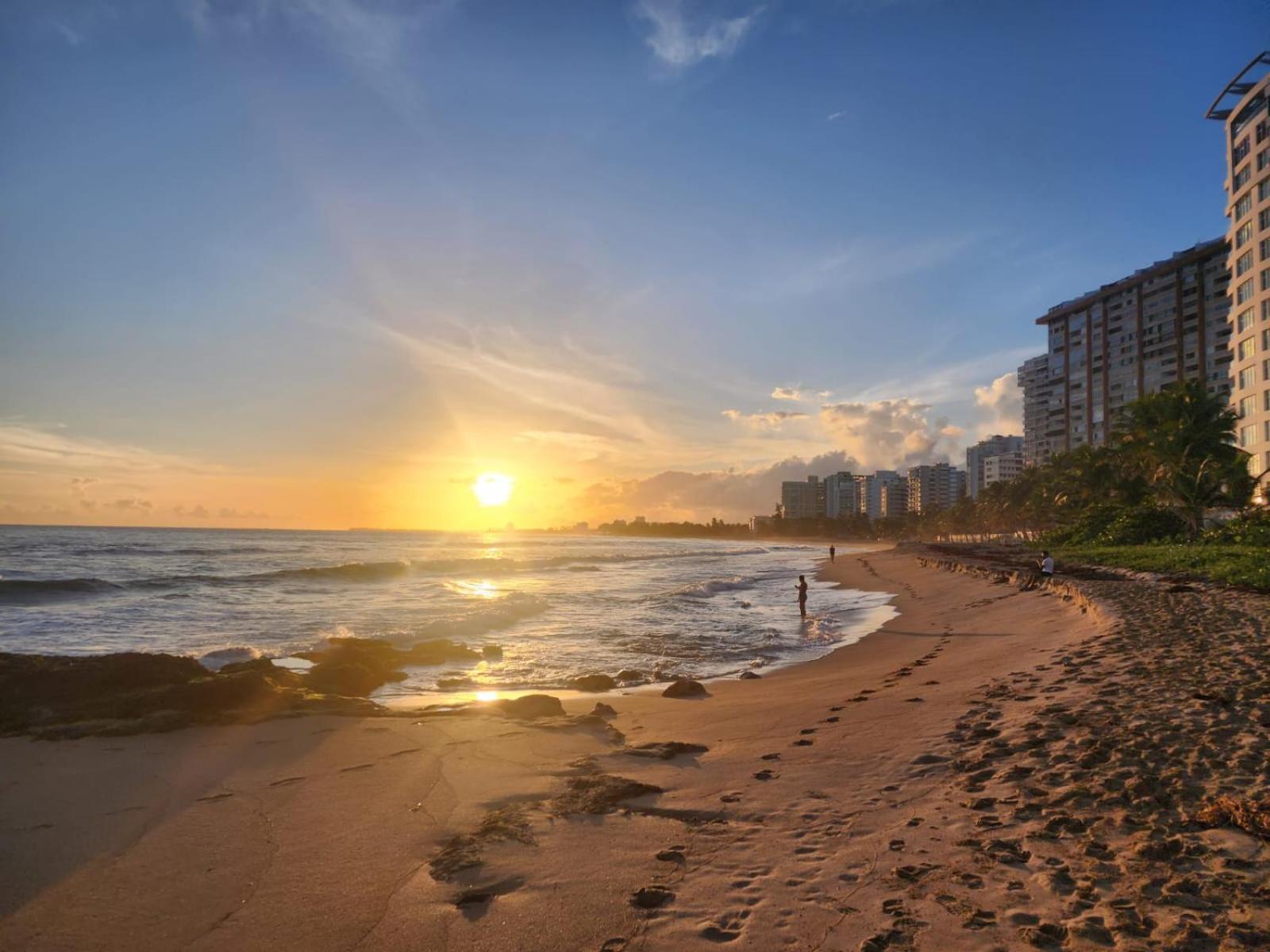 Breathtaking 2-bedroom Beachside Apartment San Juan