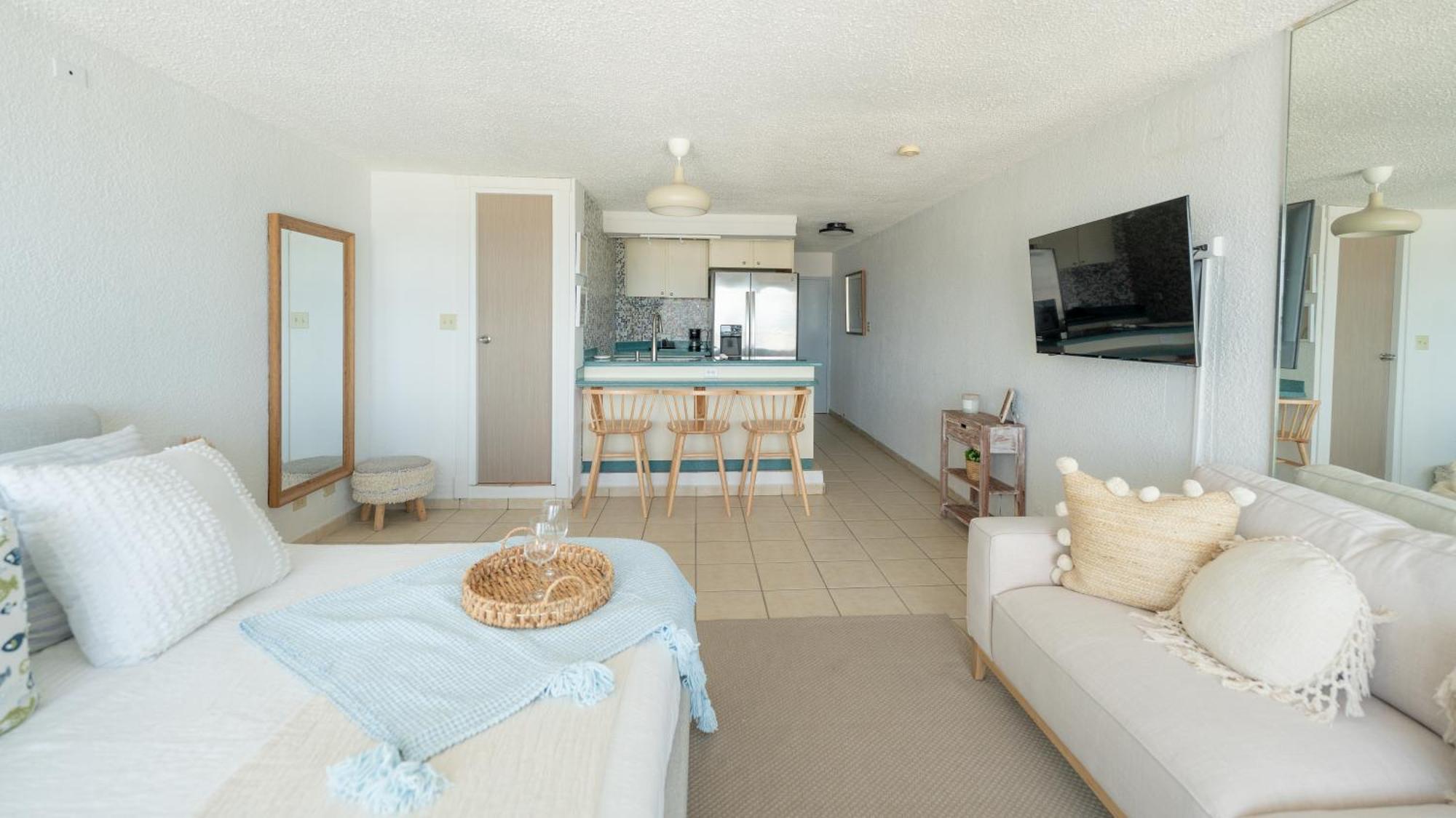 Ocean View Deluxe Suite: Pvt. & Pool