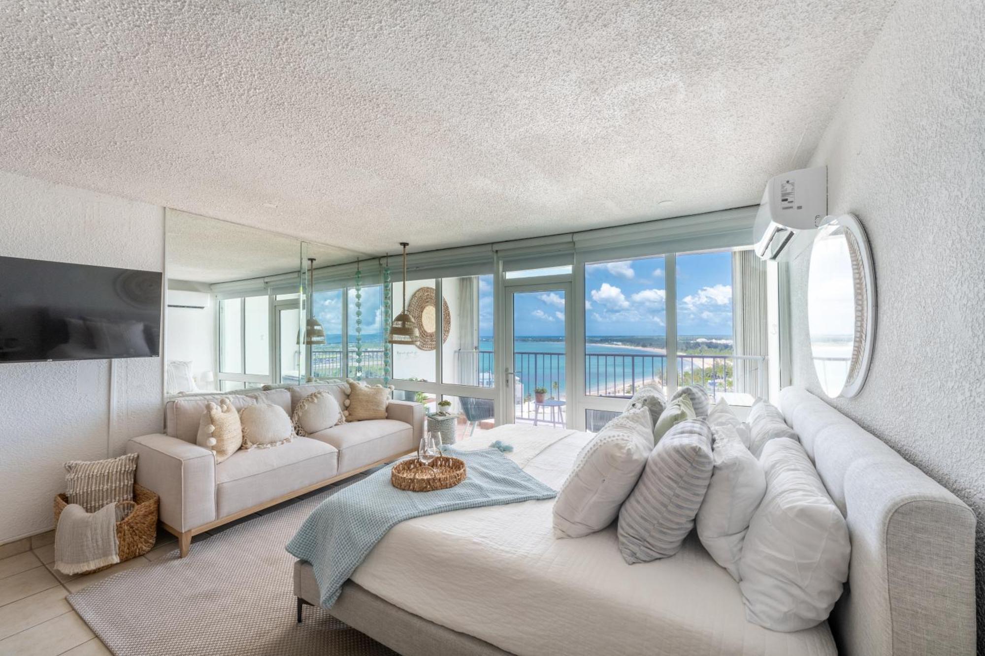 Ocean View Deluxe Suite: Pvt. & Pool San Juan