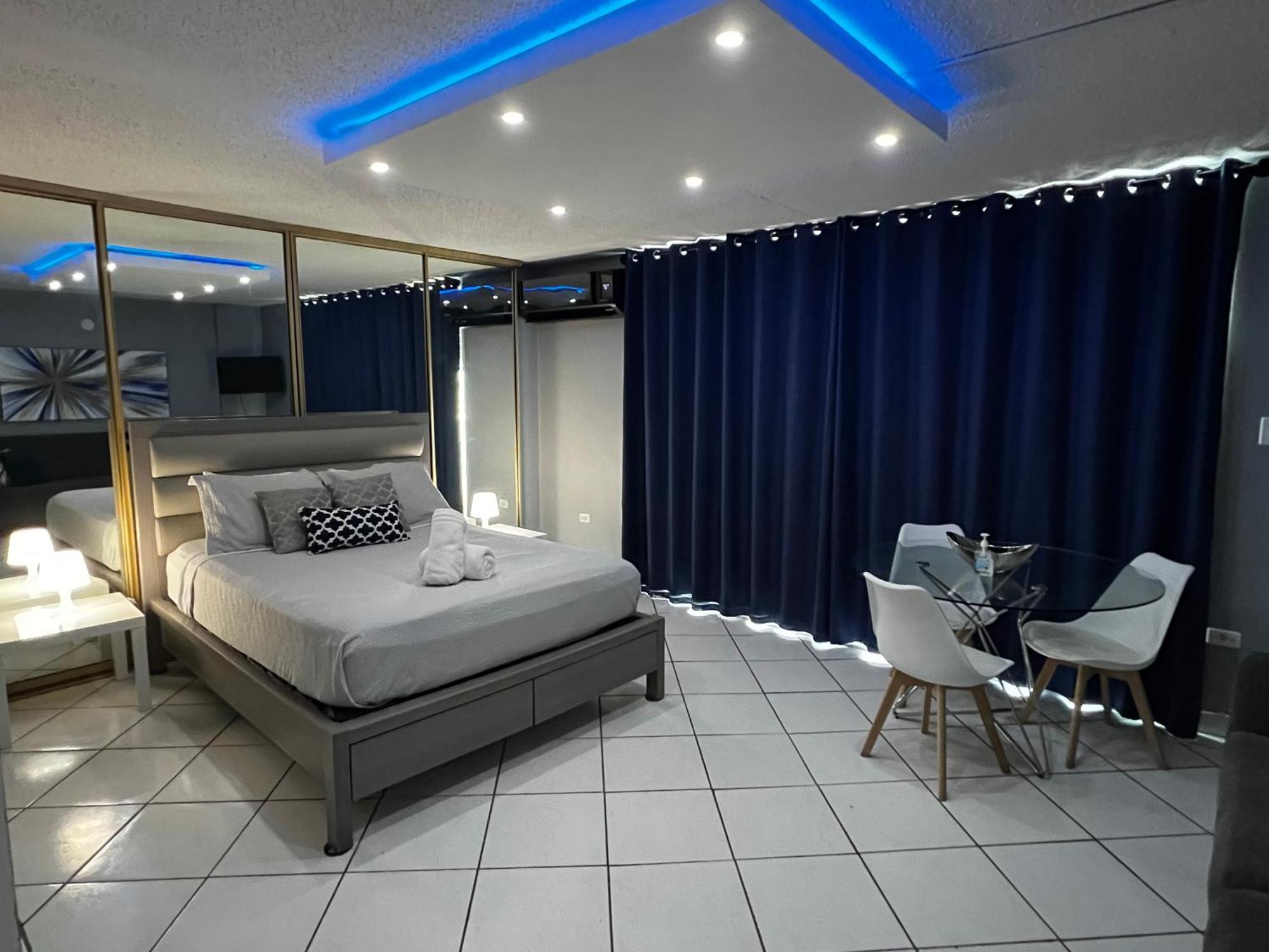 Isla Puerto Rico, One Queen Bed