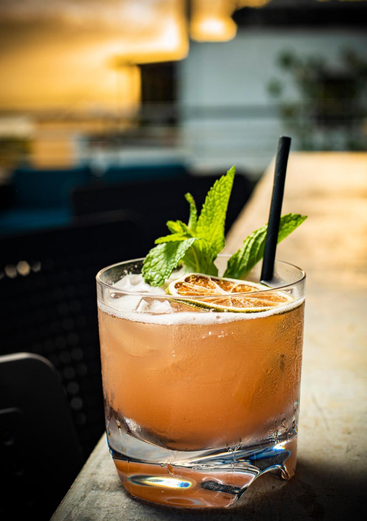 Decanter Hotel