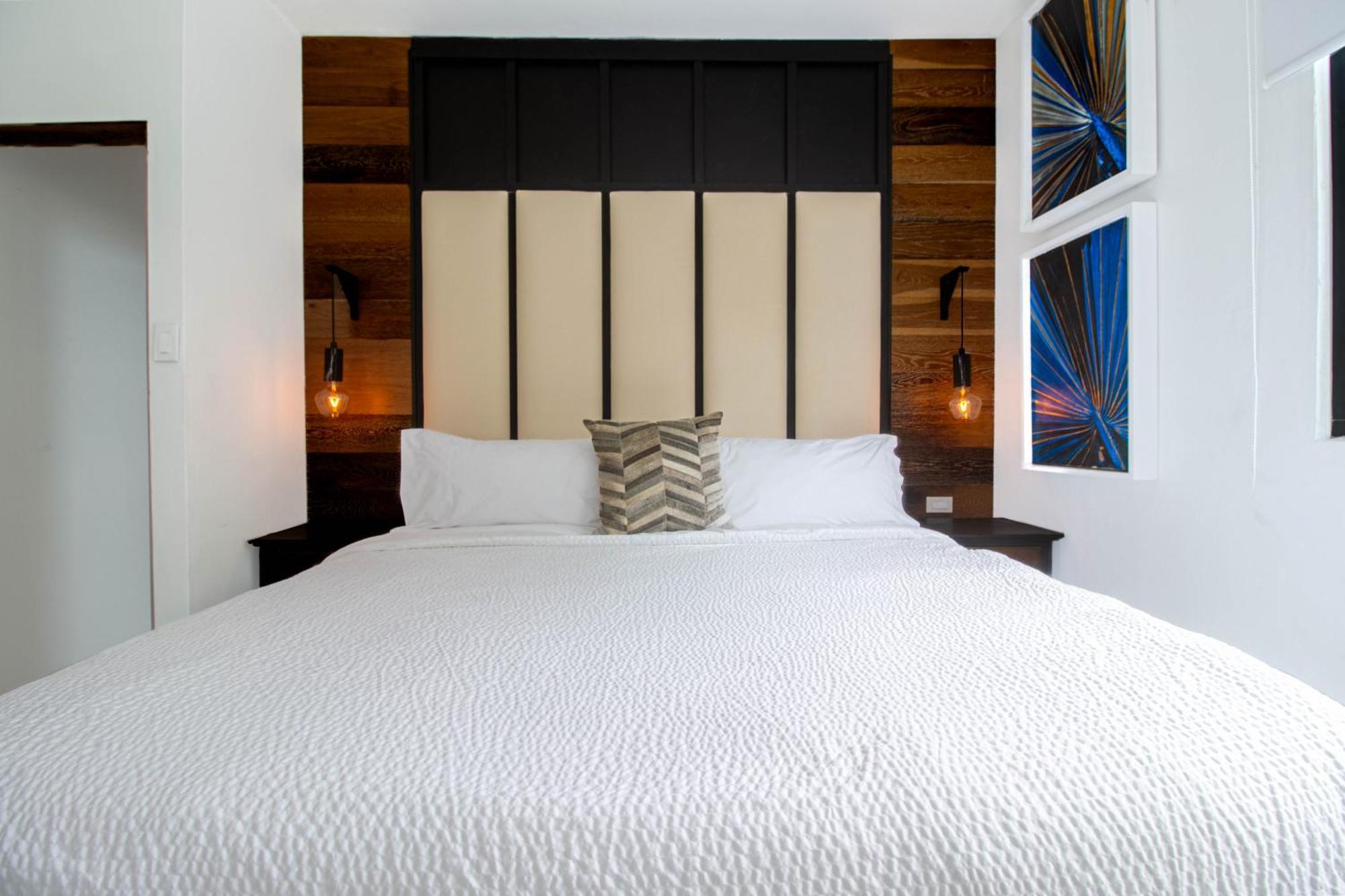 Villa Azure Ocean Park's Seaside Luxe Retreat *