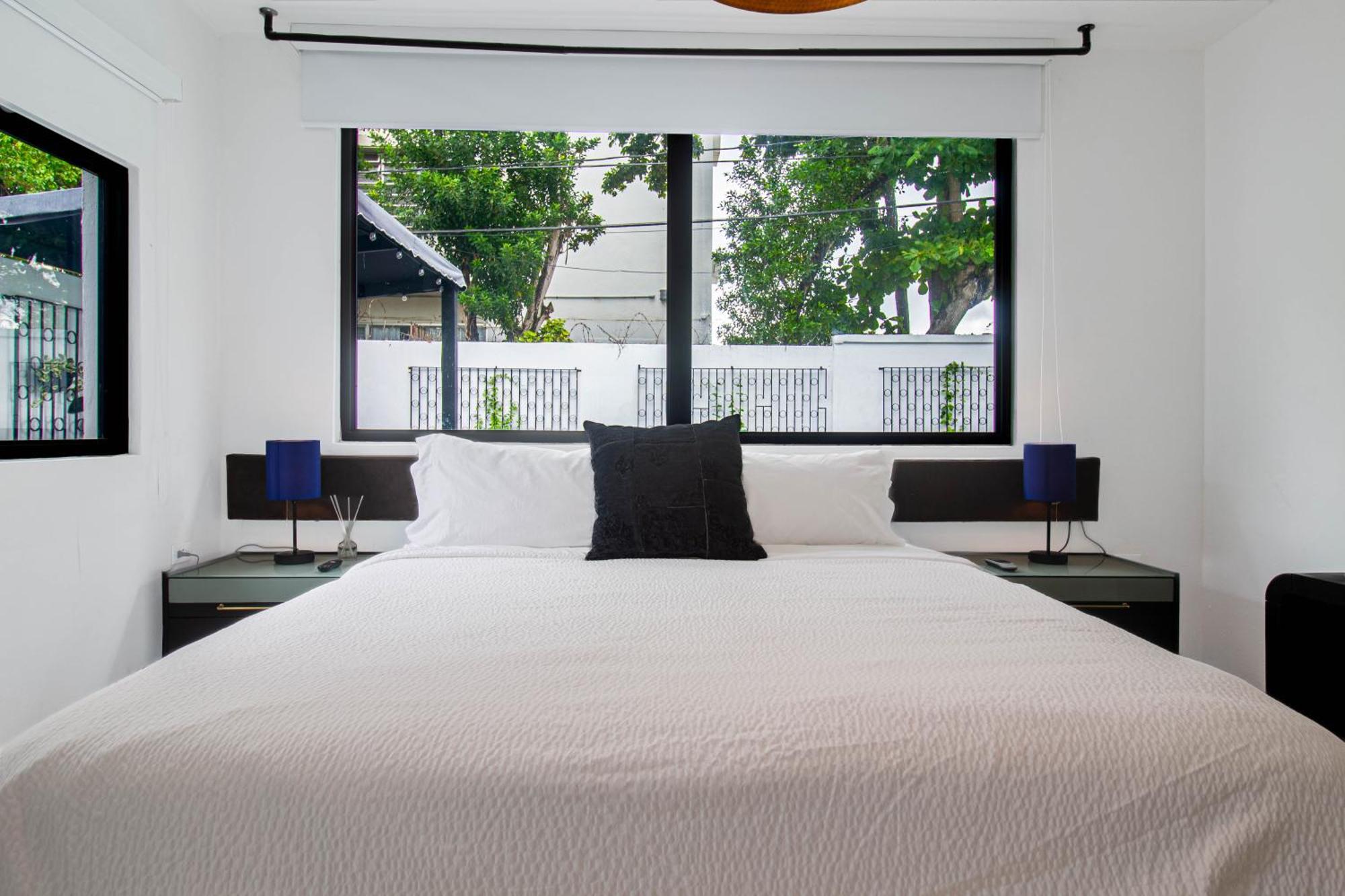 Azure Ocean Park's Seaside Luxe Retreat * San Juan