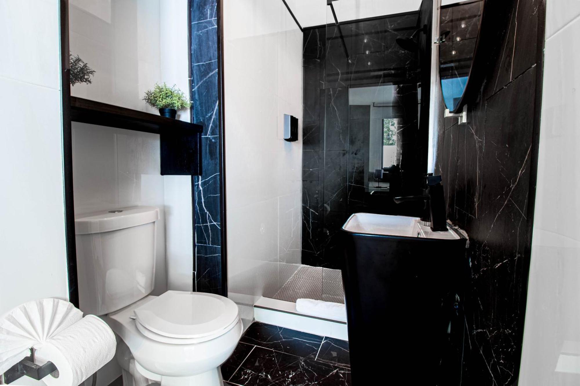 Azure Ocean Park's Seaside Luxe Retreat Villa