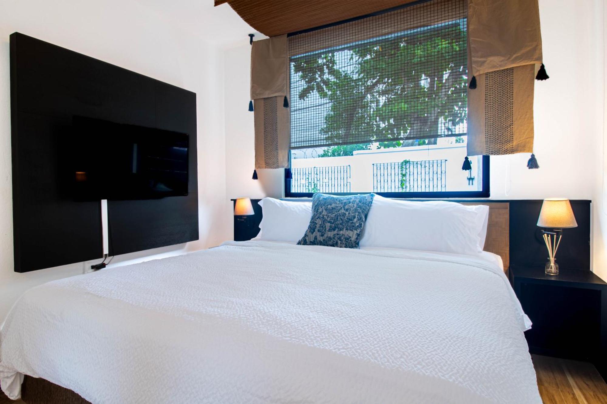 Villa Azure Ocean Park's Seaside Luxe Retreat