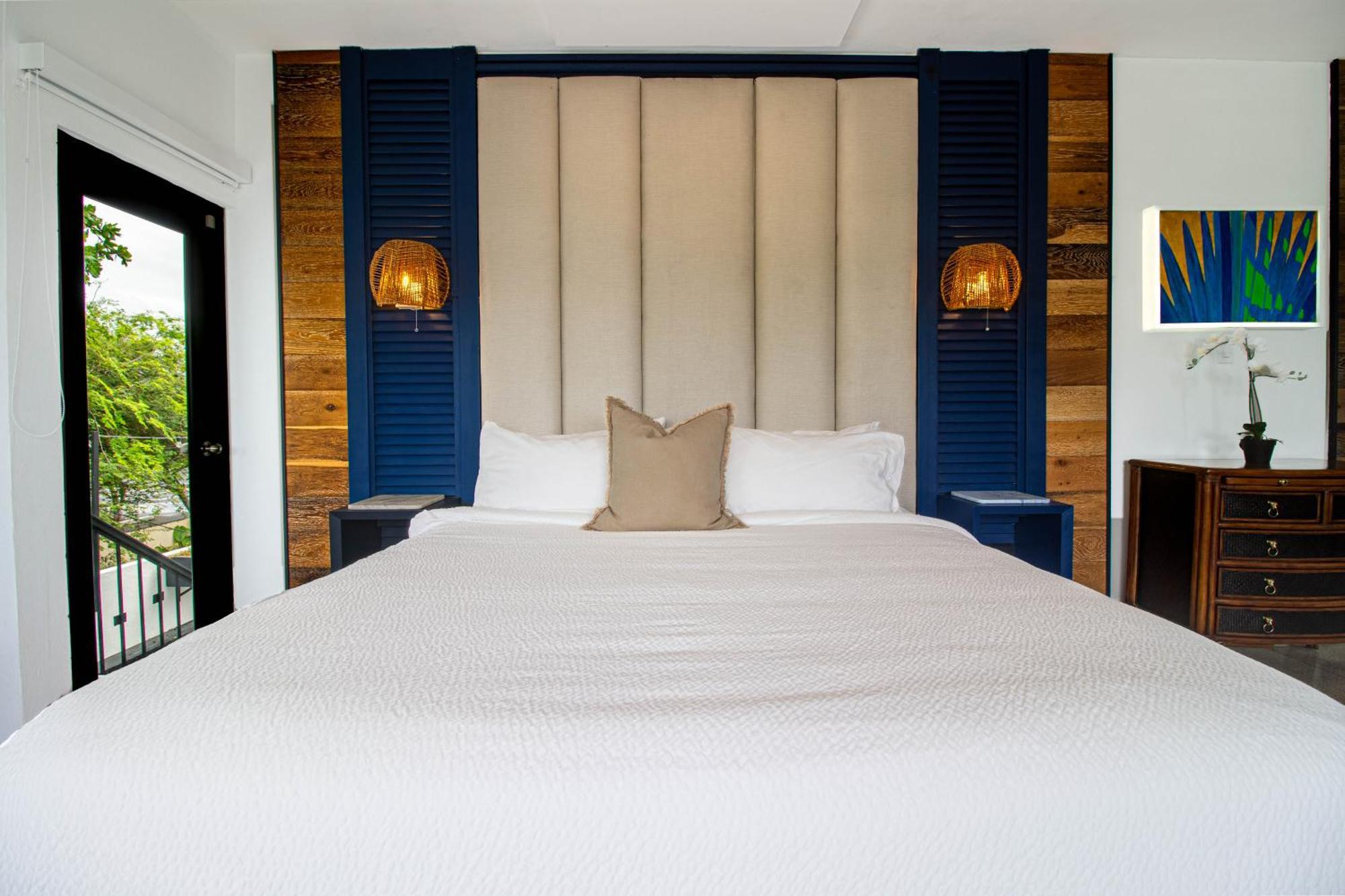 Azure Ocean Park's Seaside Luxe Retreat *