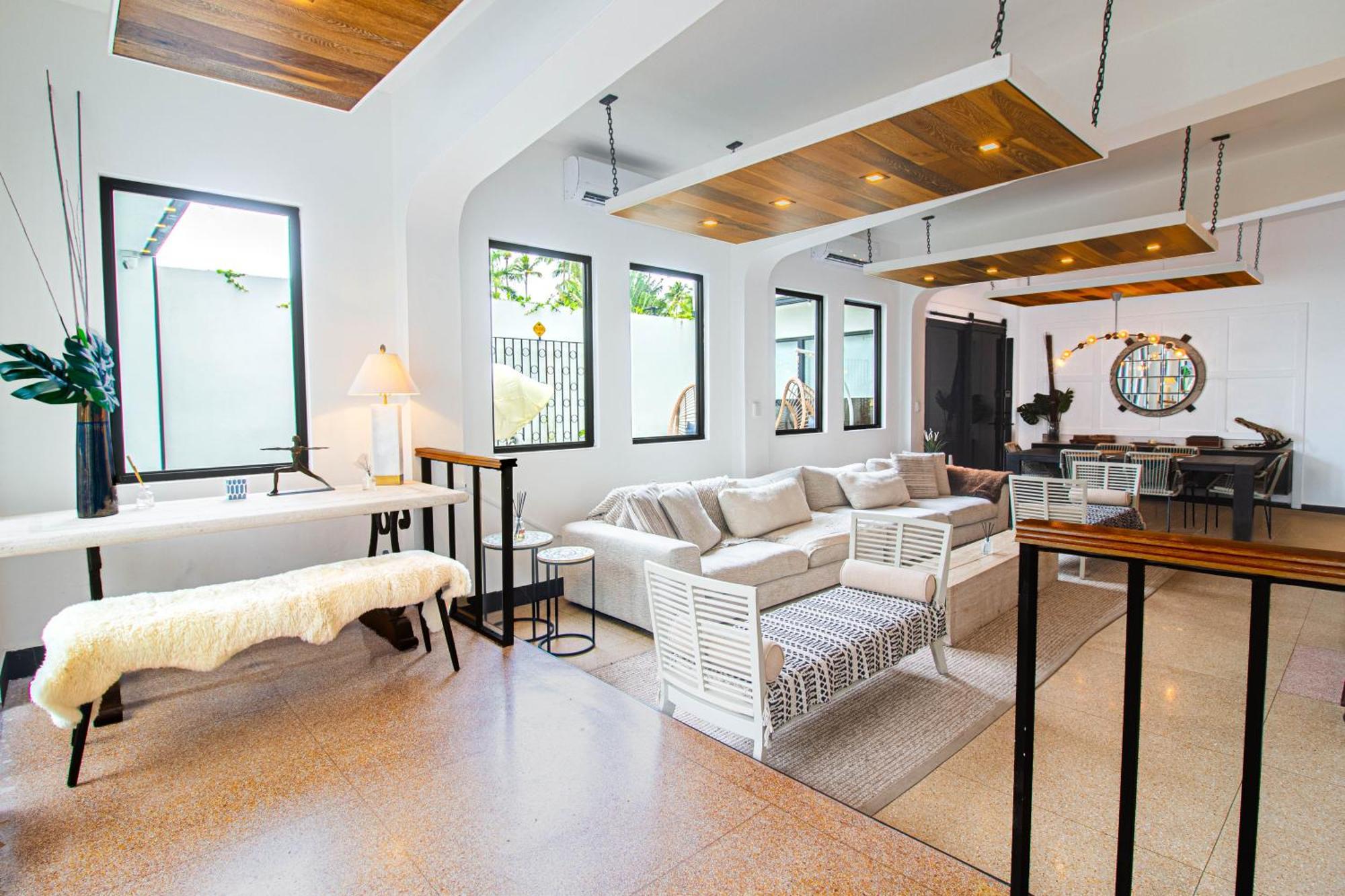 Villa Azure Ocean Park's Seaside Luxe Retreat *