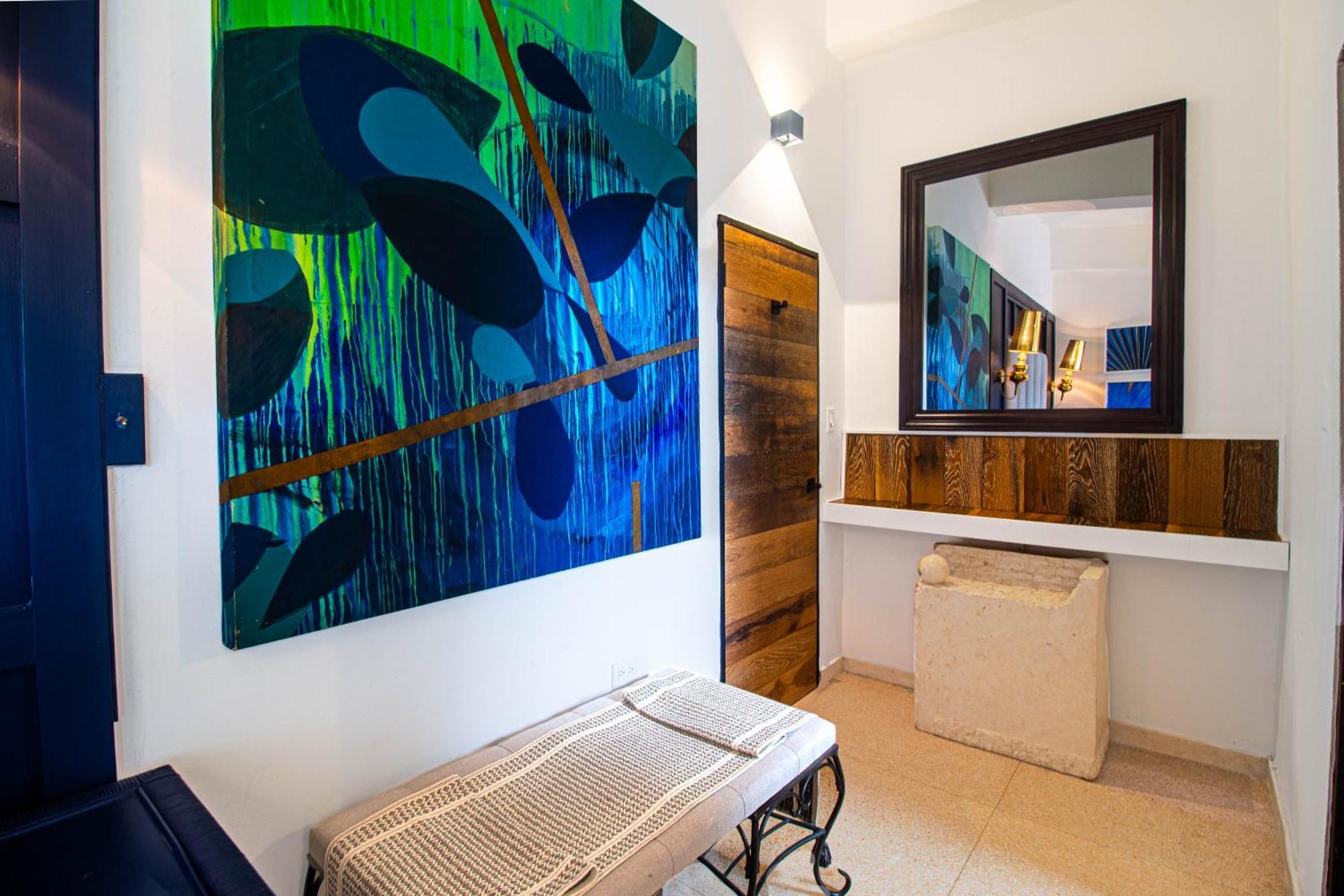 Azure Ocean Park's Seaside Luxe Retreat *