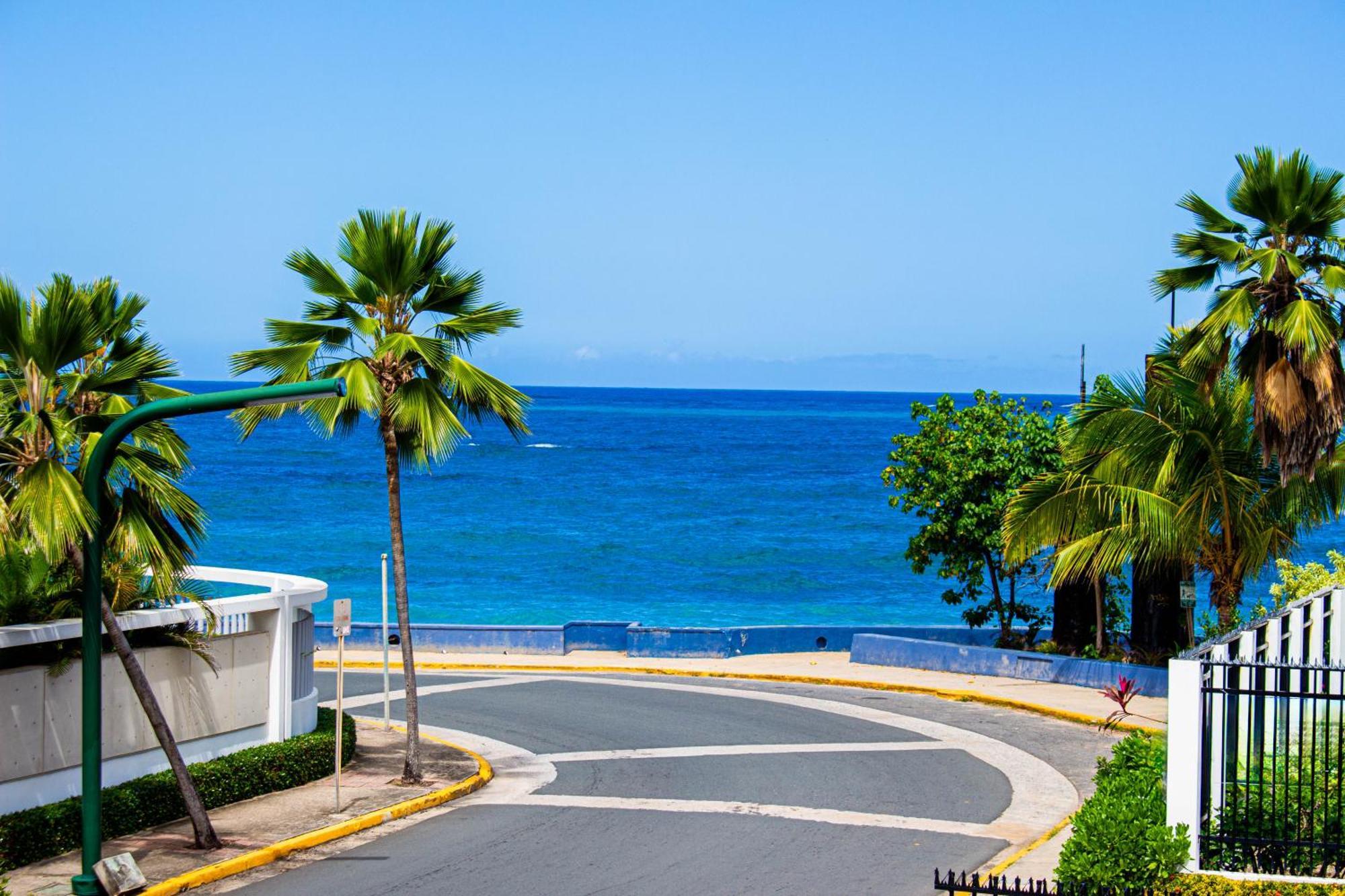 Azure Ocean Park's Seaside Luxe Retreat Villa *