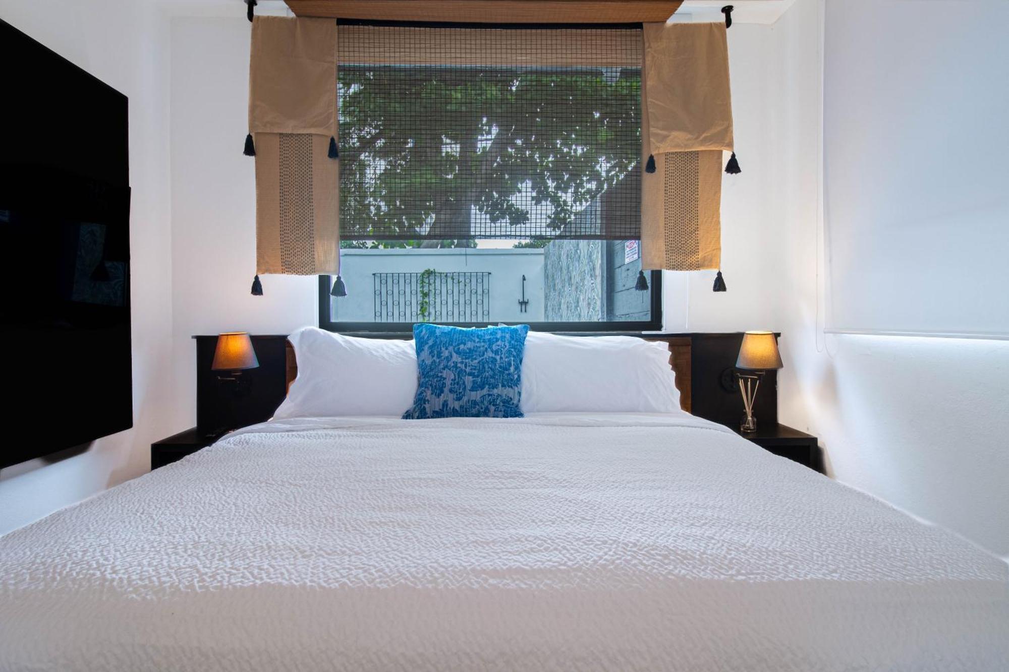 Azure Ocean Park's Seaside Luxe Retreat Villa *