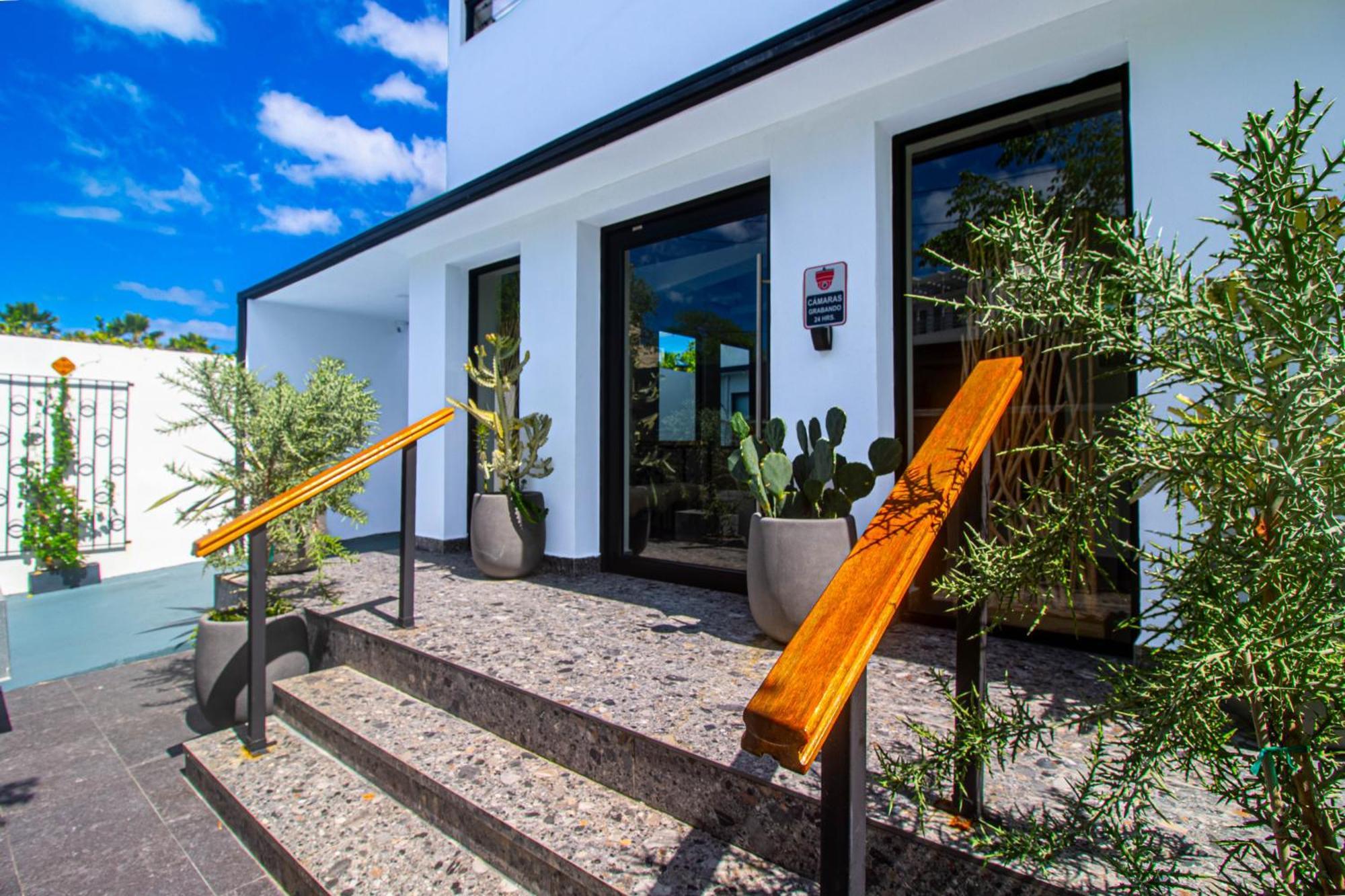 Azure Ocean Park's Seaside Luxe Retreat Villa *