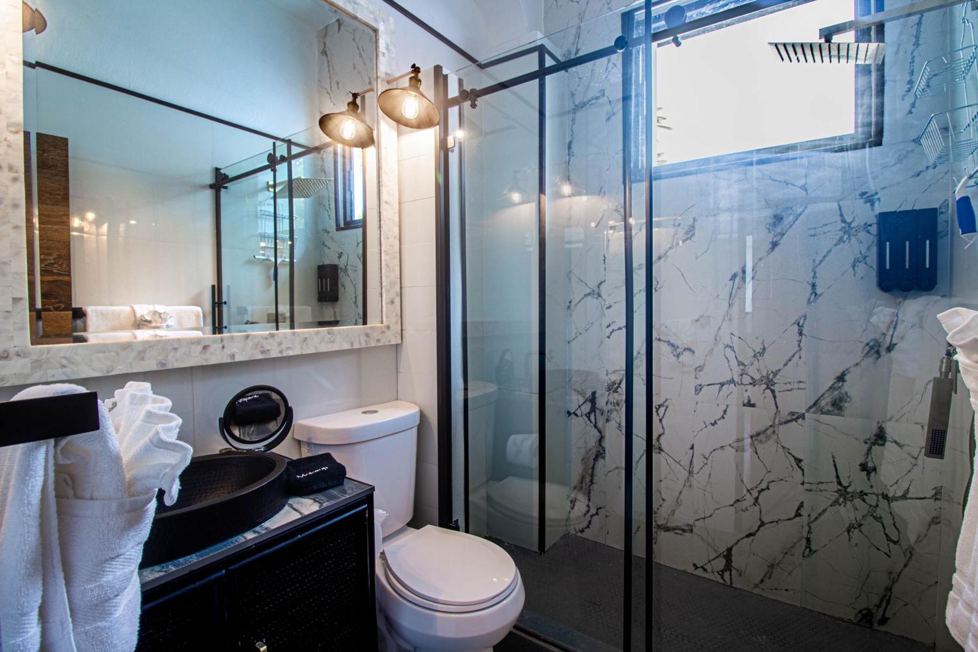 Villa Azure Ocean Park's Seaside Luxe Retreat *