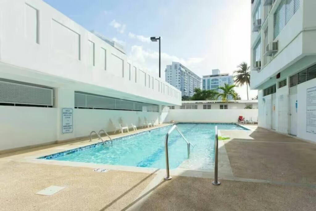 Media Luna Oceanview Pool