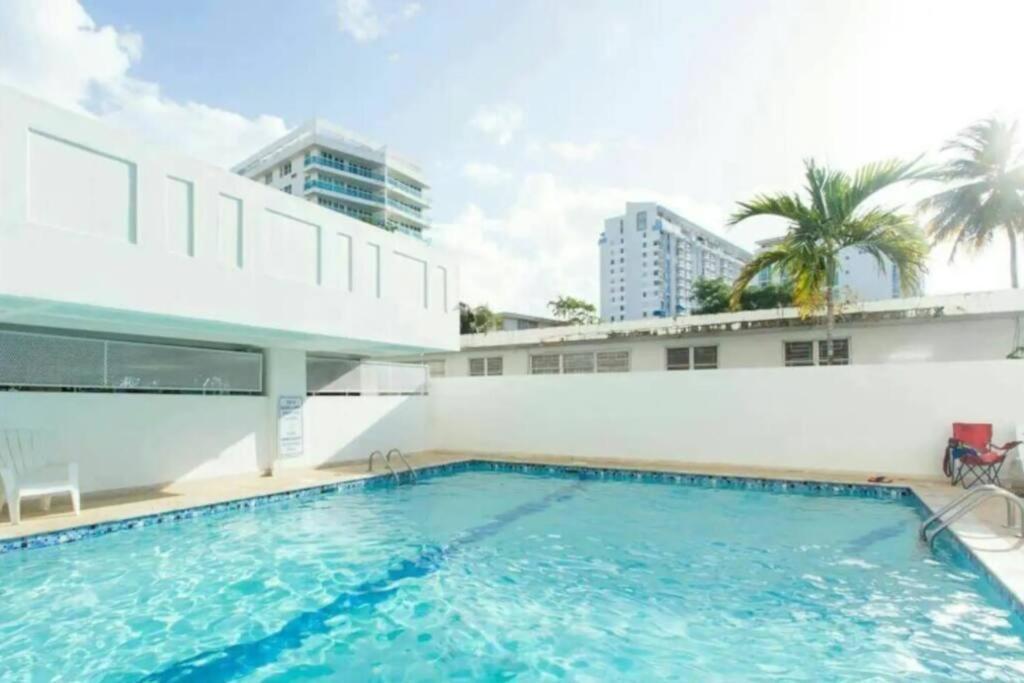 Media Luna Oceanview Pool * San Juan
