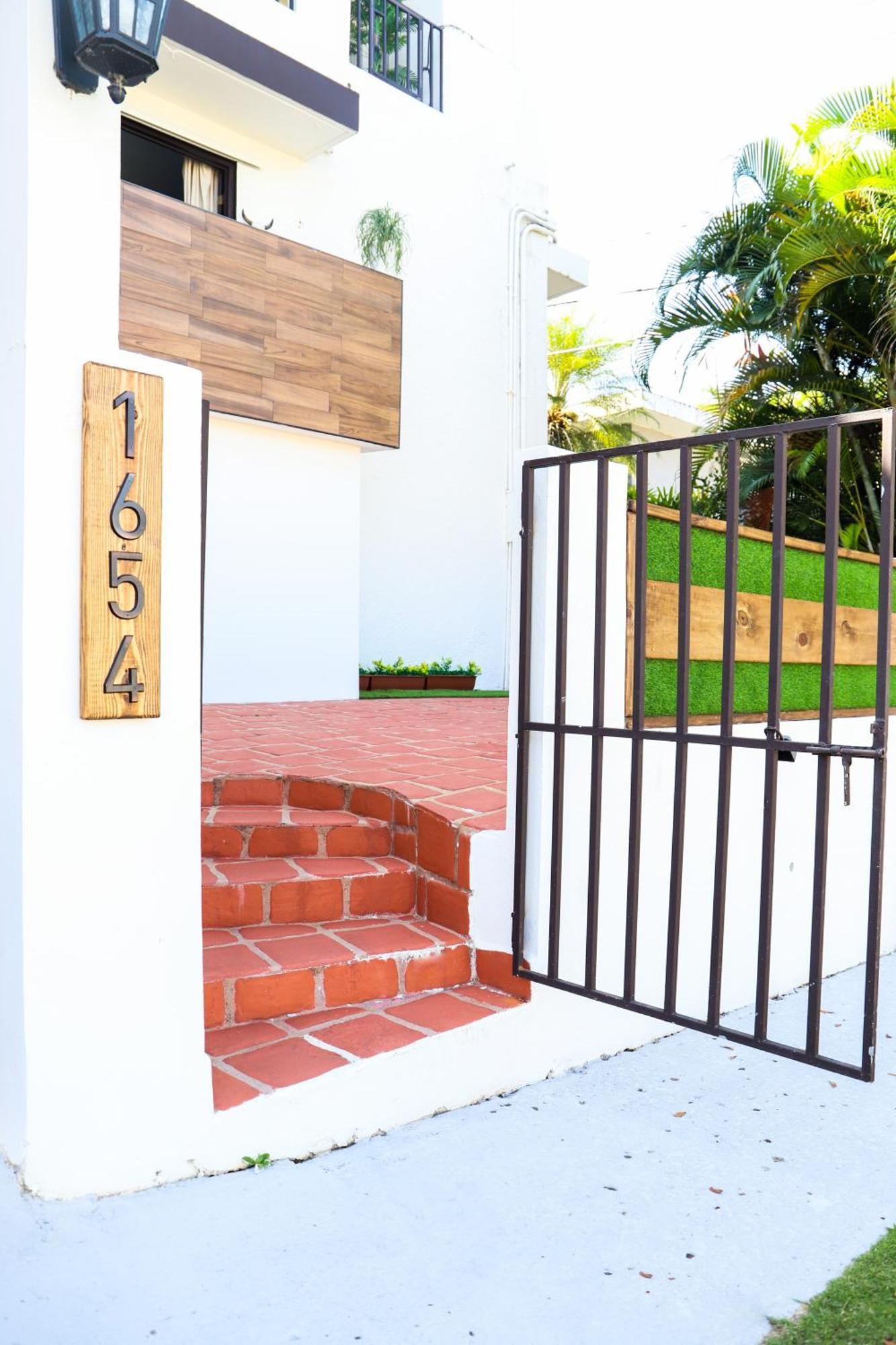 Private In Duplex 4 Bath Fq Beds 1-3ppl Homestay *