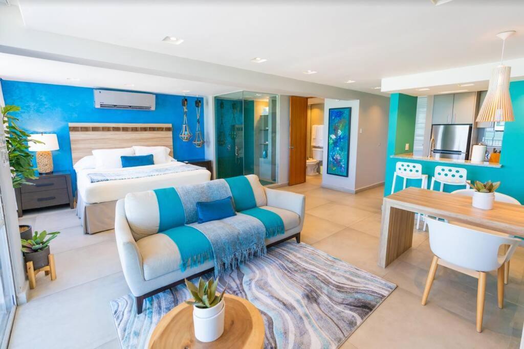 Modern Jewel Beachfront Isla *