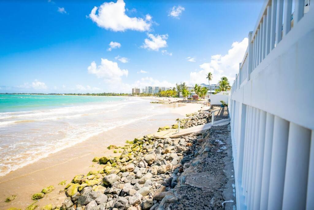 Modern Jewel Beachfront Isla Holiday home