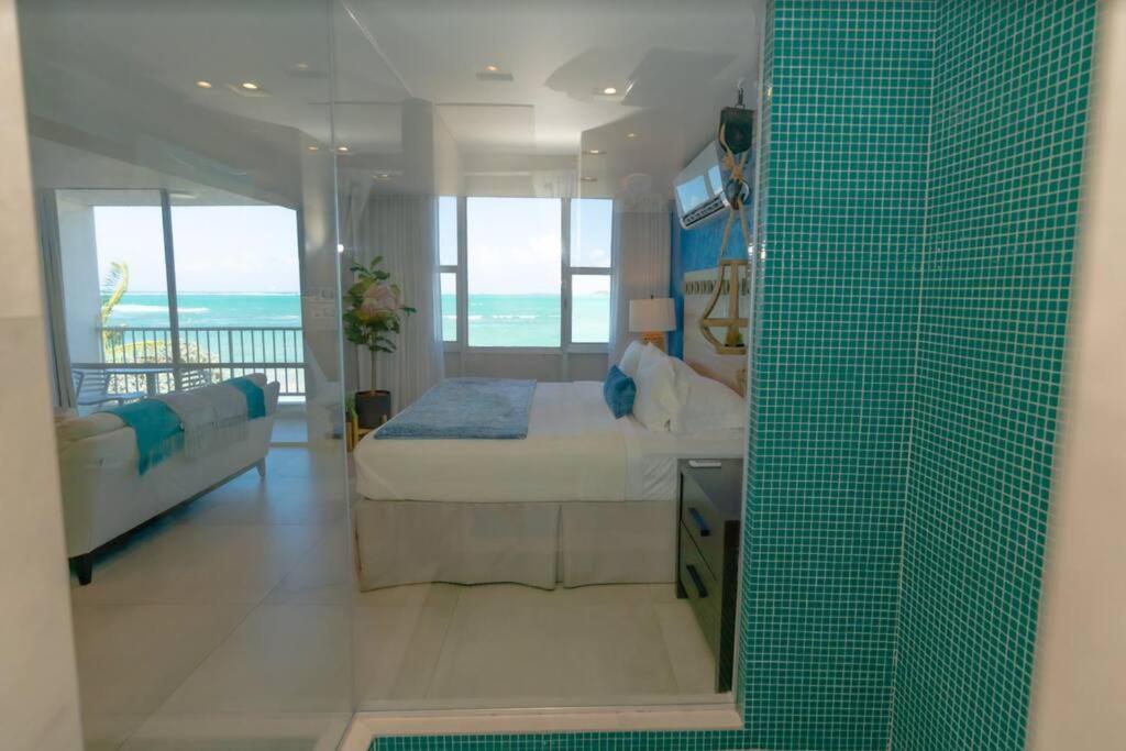 Modern Jewel Beachfront Isla Holiday home *