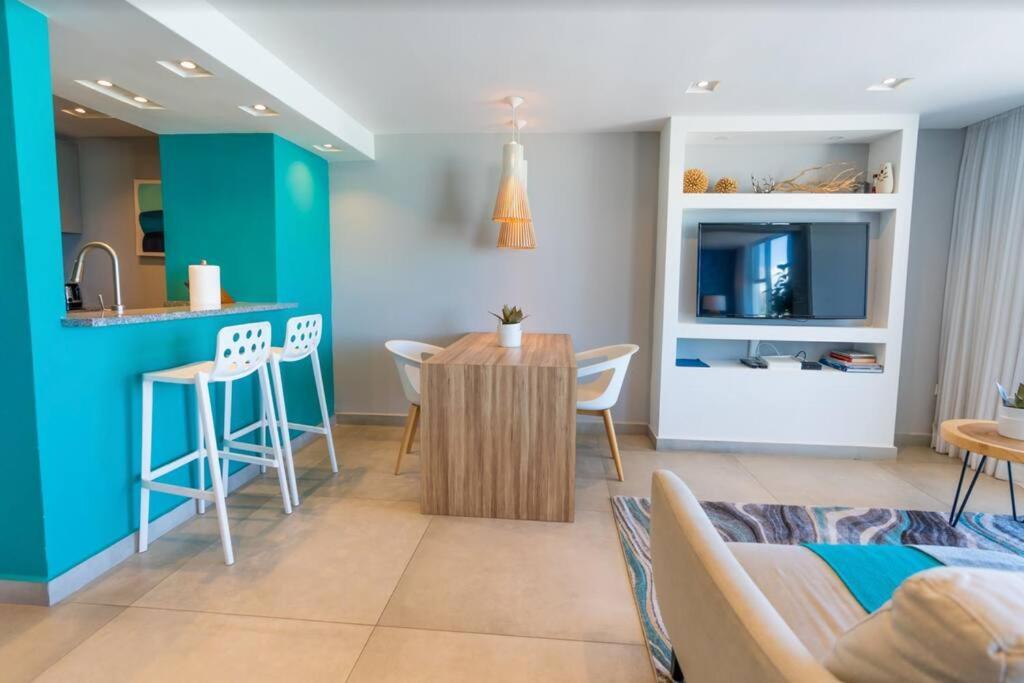 Modern Jewel Beachfront Isla *