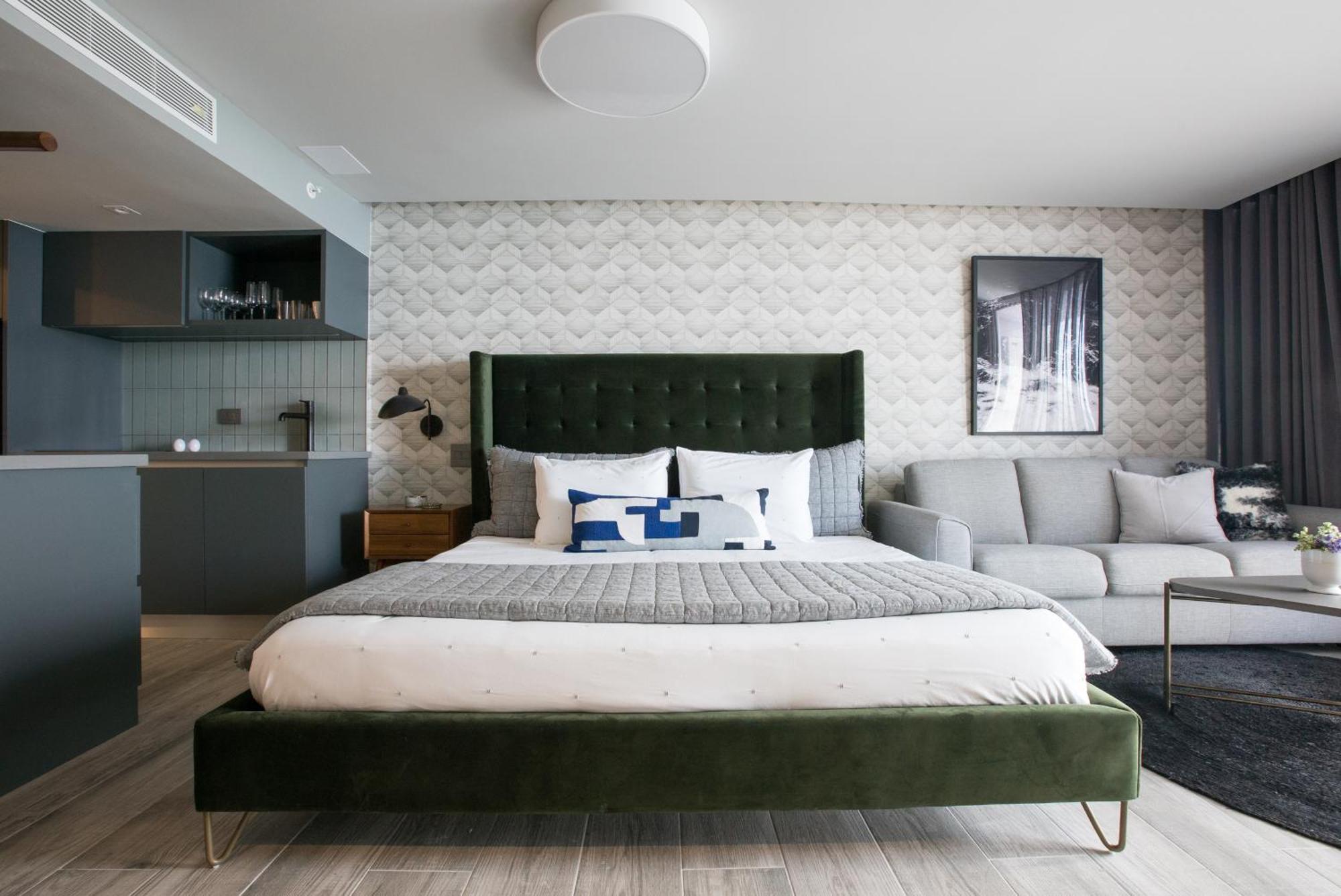 Ocean View Deluxe Suite: Pvt. & Pool Aparthotel *