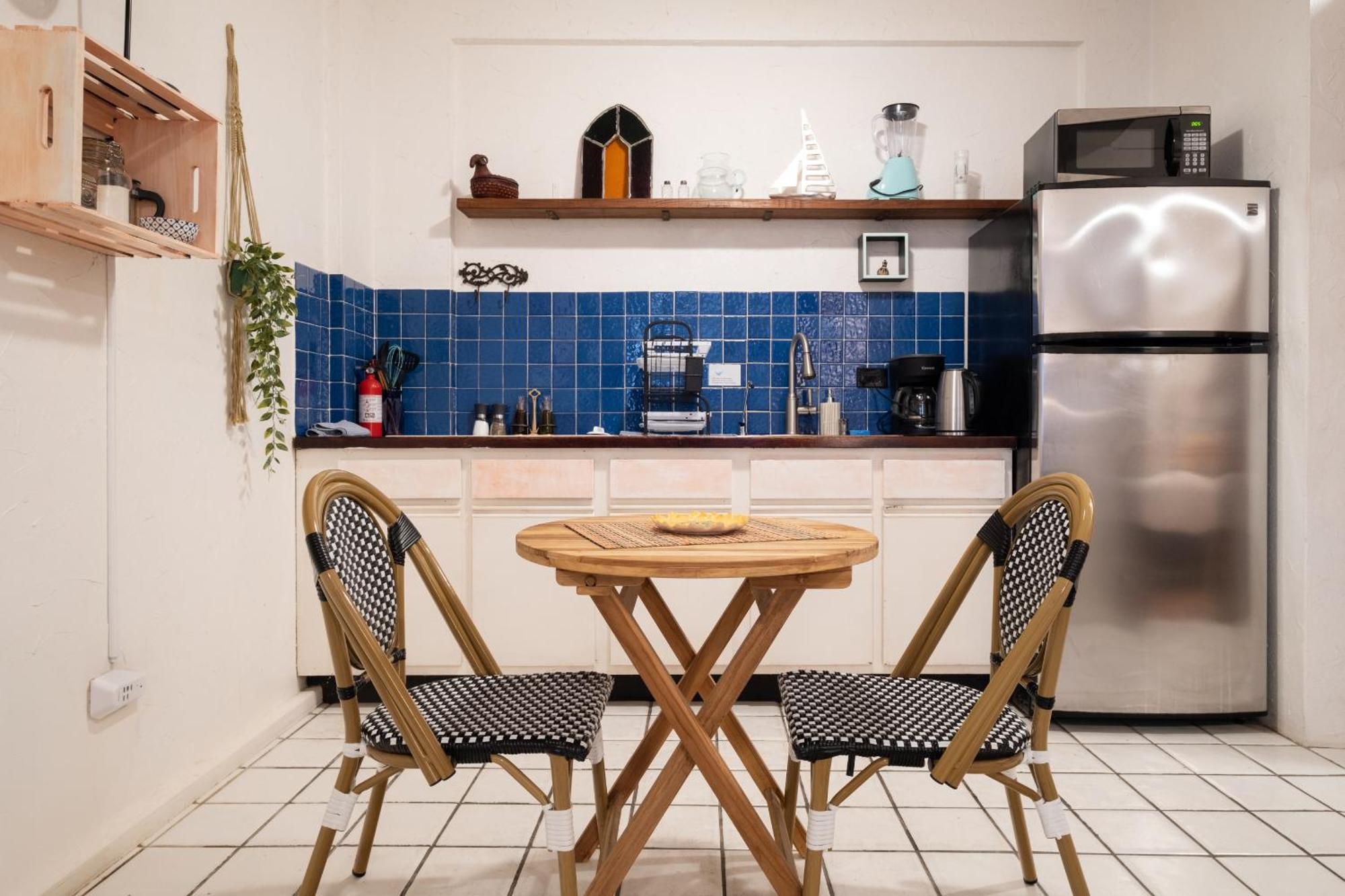 Pad W Patio, Walk To Everything! Gen Ac - 20 Down Apartment *