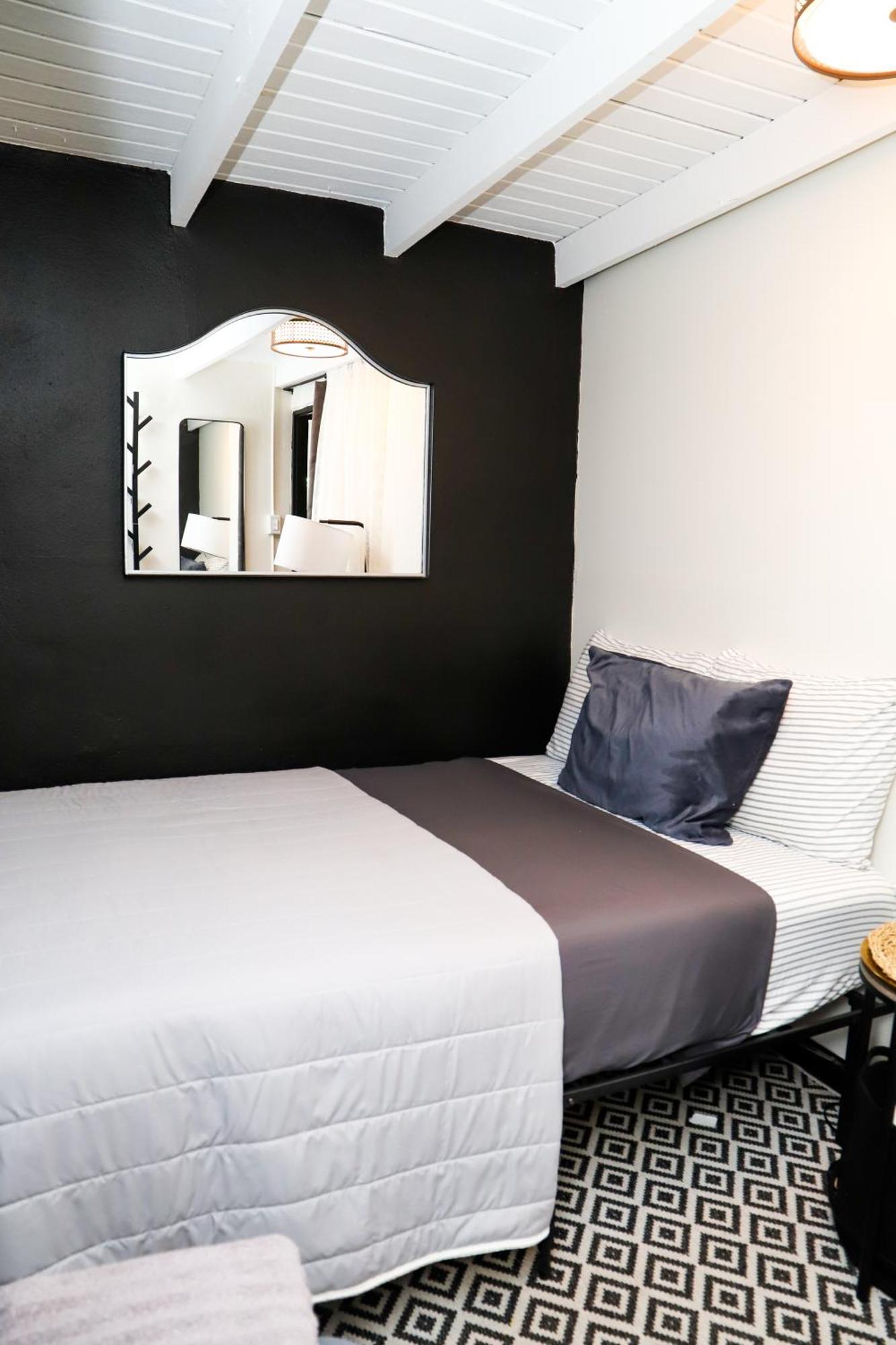 Private In Duplex 4 Bath Fq Beds 1-3ppl