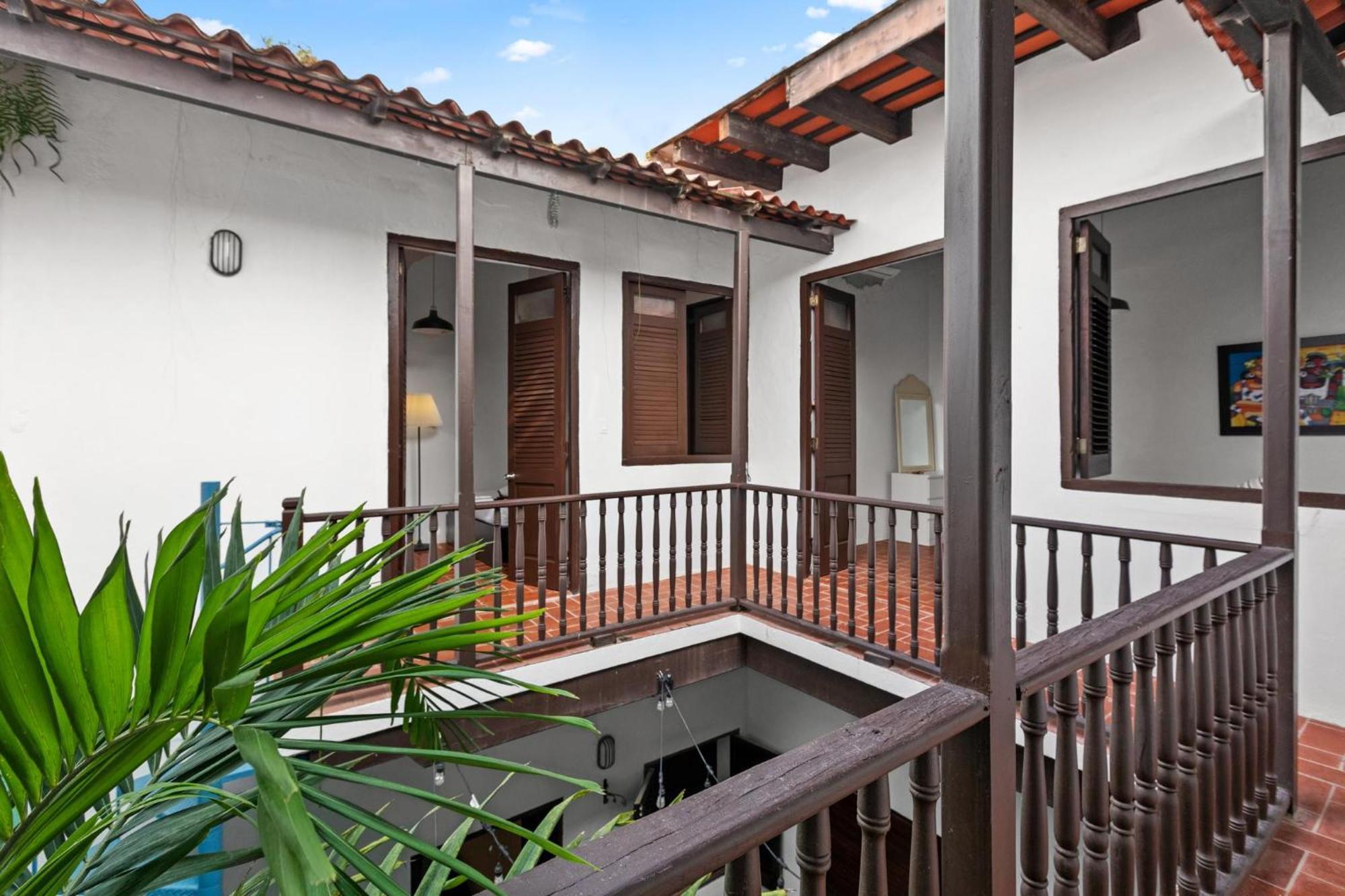 Apartment Colonial Just Remodeled 2 Floors Indoor Patio & Tub