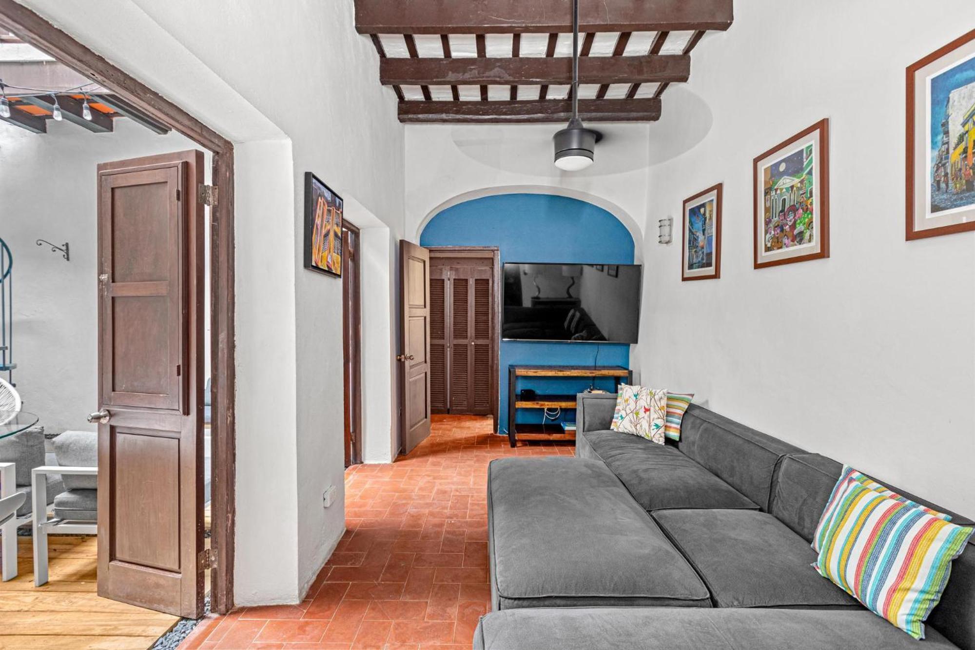 Apartment Colonial Just Remodeled 2 Floors Indoor Patio & Tub