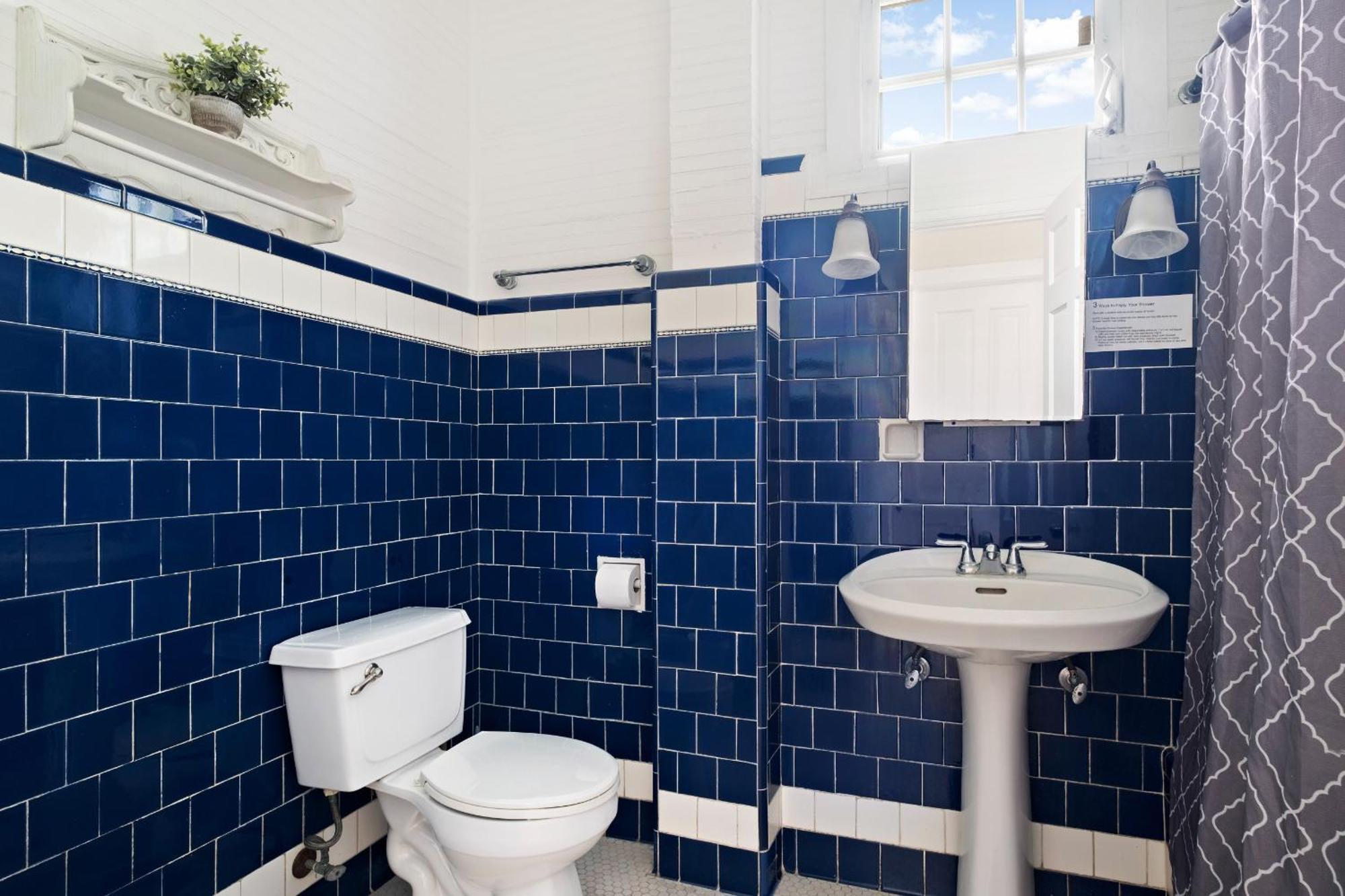 Multi-unit Beachside Complex For Up To 15 Guests * San Juan