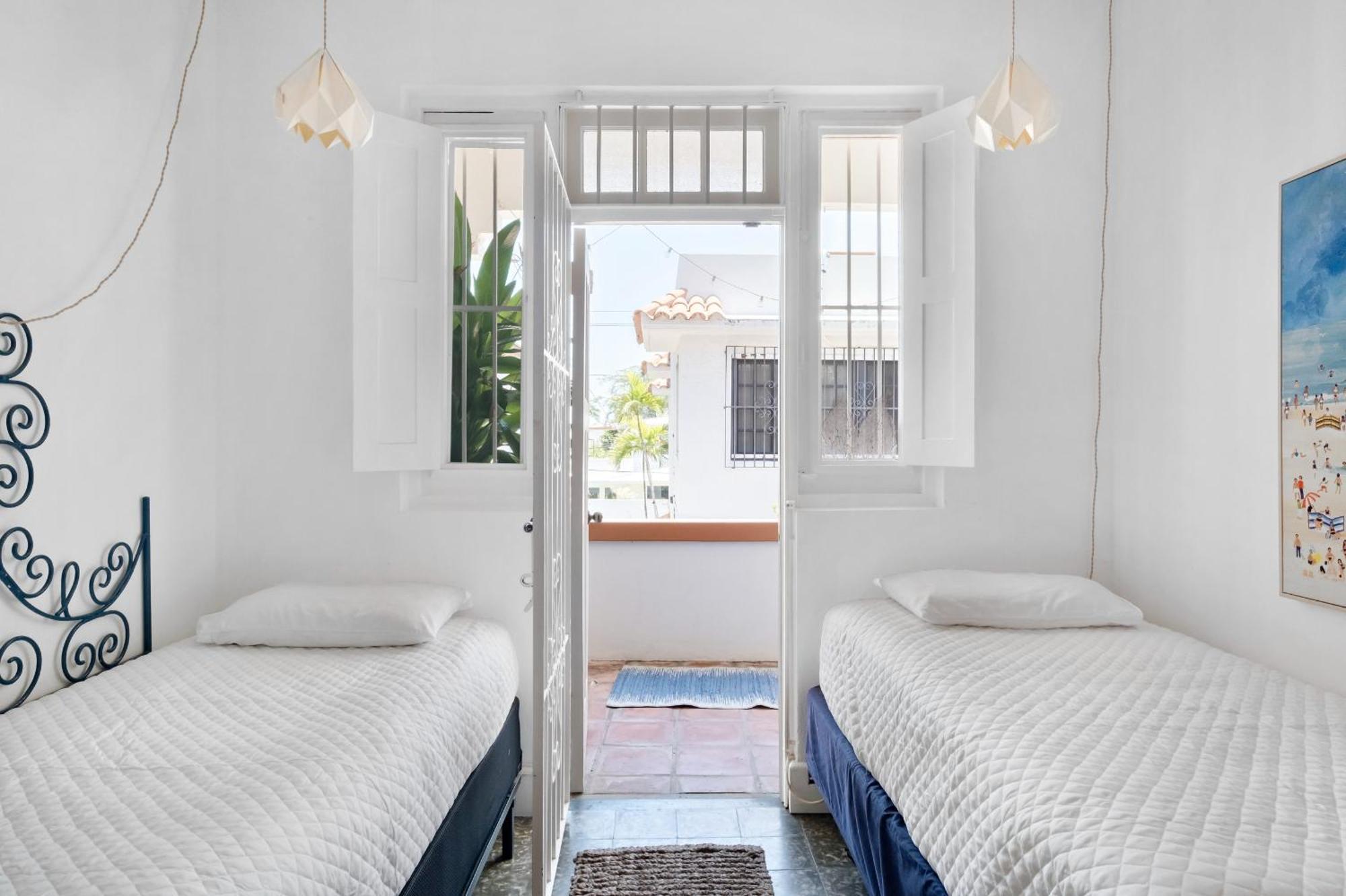 Multi-unit Beachside Complex For Up To 15 Guests * San Juan